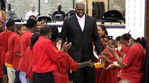 (Observe as Shaq moves through the room, his view of everything goes unaffected.)