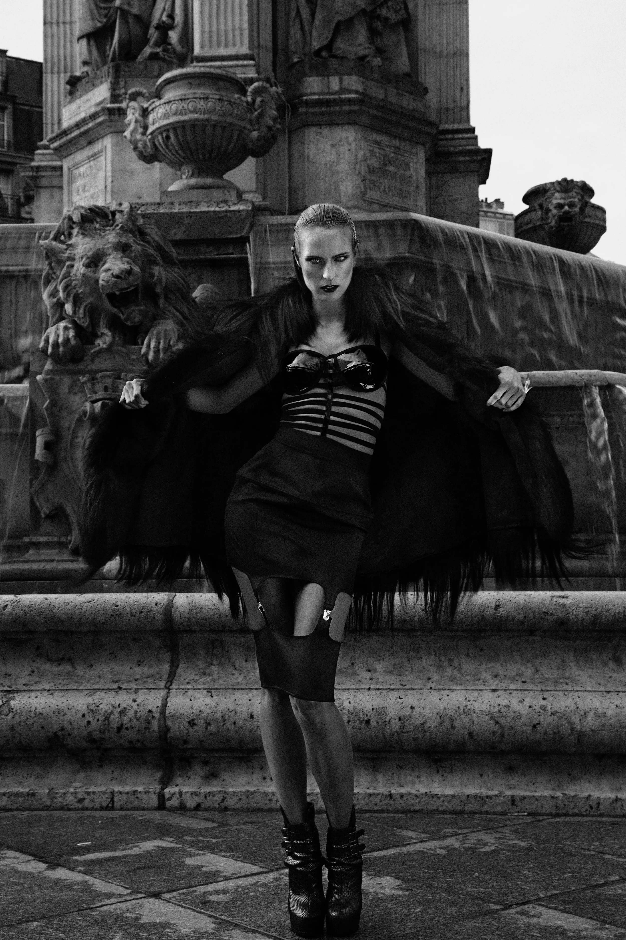 iMute Magazine Issue #5 Models: Laura @ Just WM Realisation : Mad Nemes MUA & Hair: Kenji Noma Styling: Carmen Weiss Special Thanks: Mise en Cage & Quentin Veron