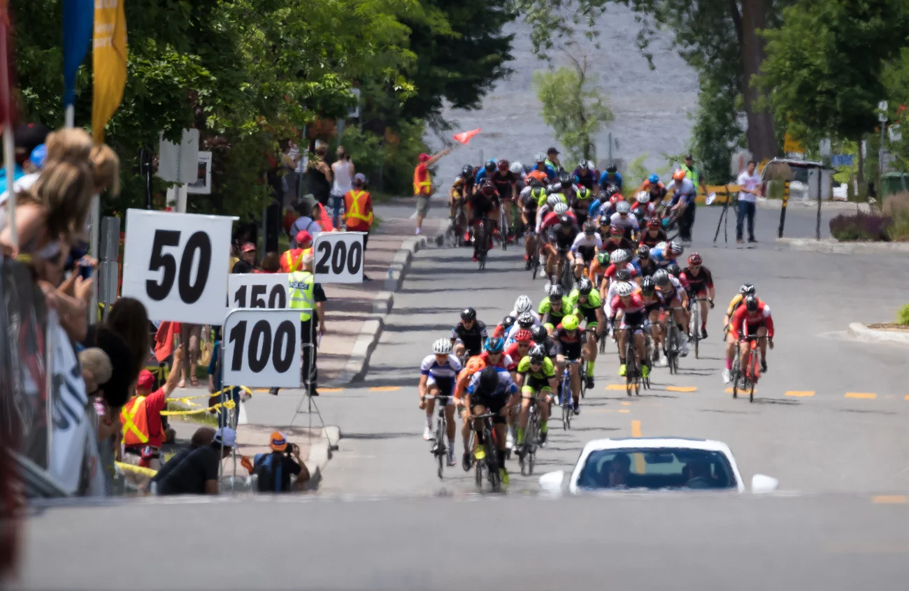 A dense Junior men's field.