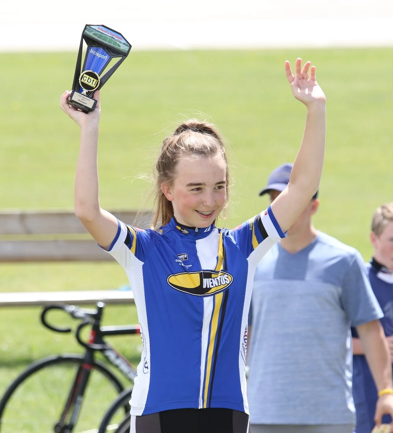 Annie wins the W U15 Omnium