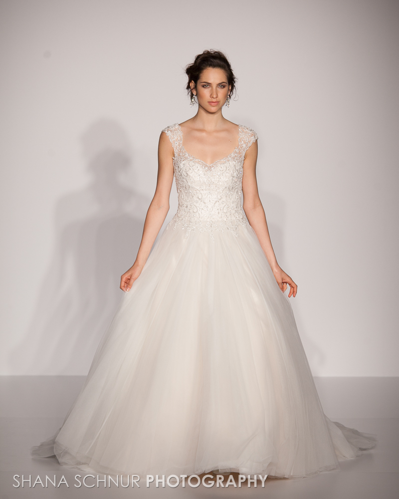 BridalMarket4-19-2015-New-York-Bridal-Fashion-The-Knot-Couture-Runway-Show-Maggie-Sottero-Shana-Schnur-Photography-006.jpg