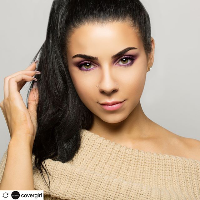 #Repost @covergirl
******
Those eyes doe! 😍 Hands up if you&rsquo;re as obsessed with @tinakpromua&rsquo;s #jeweleye look as much as we are.

#beauty #glamour #love #makeup #model #instagood #beautiful #girl #style #photography #photooftheday #redli