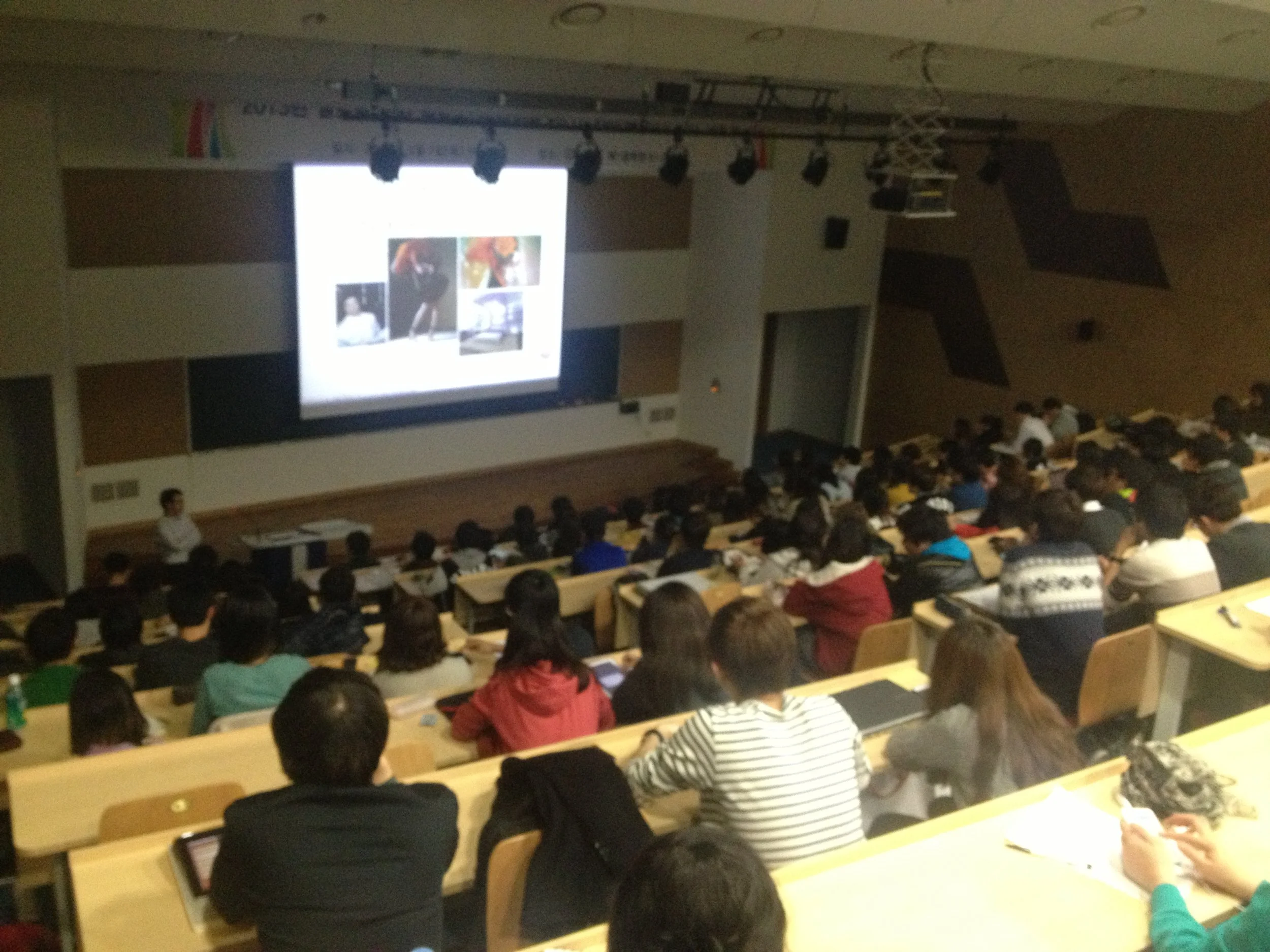me_lectureHall04.jpg