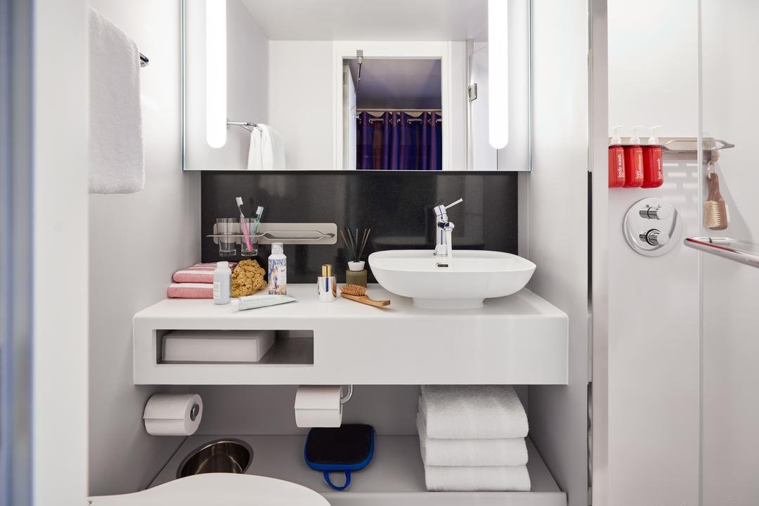IMG-SCL-2021-CAB-interior-bathroom-day-editorial-UNCROPPED.jpg