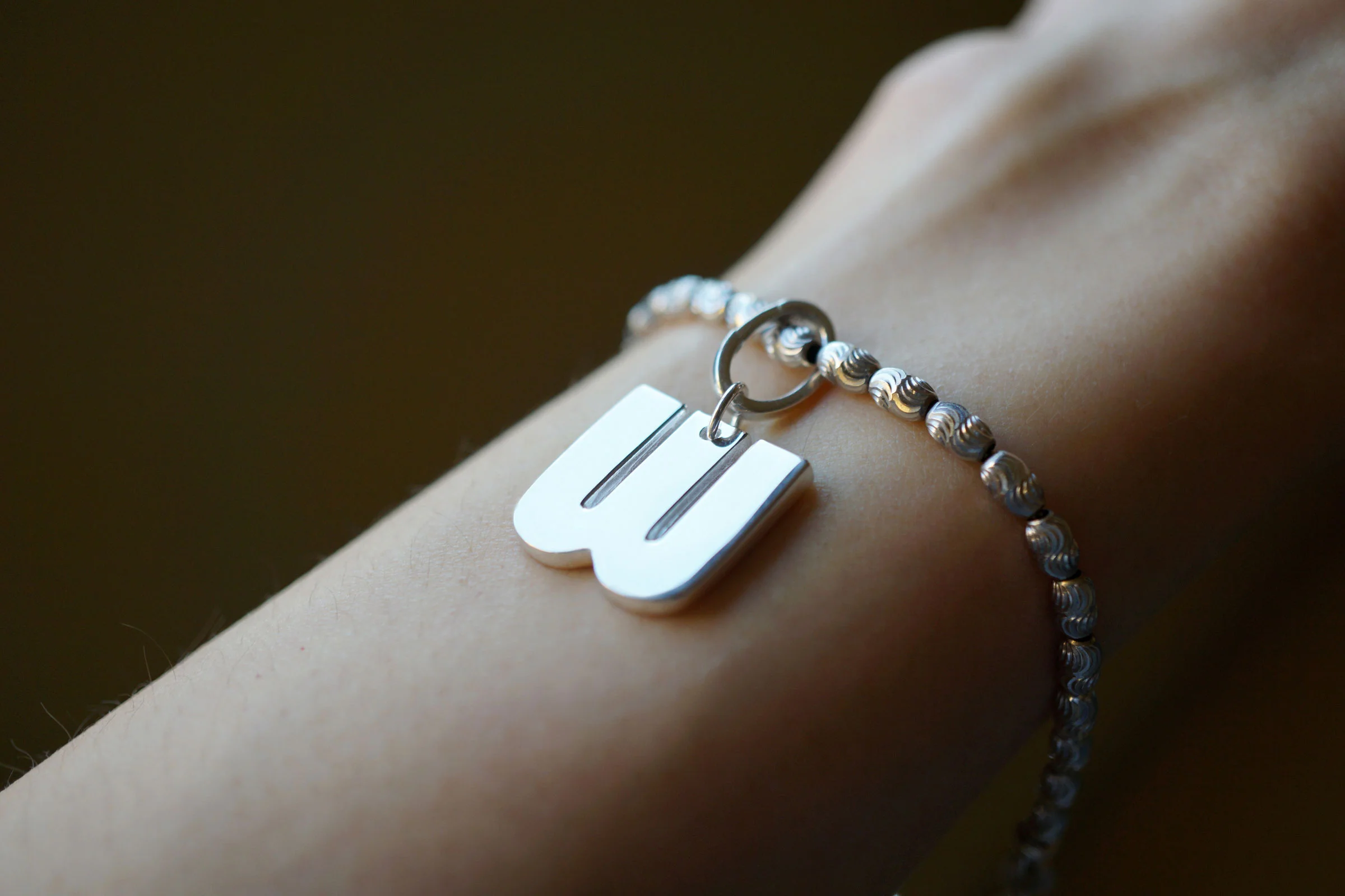 LetterW_Lifestyle_Bracelet_NLs.jpg