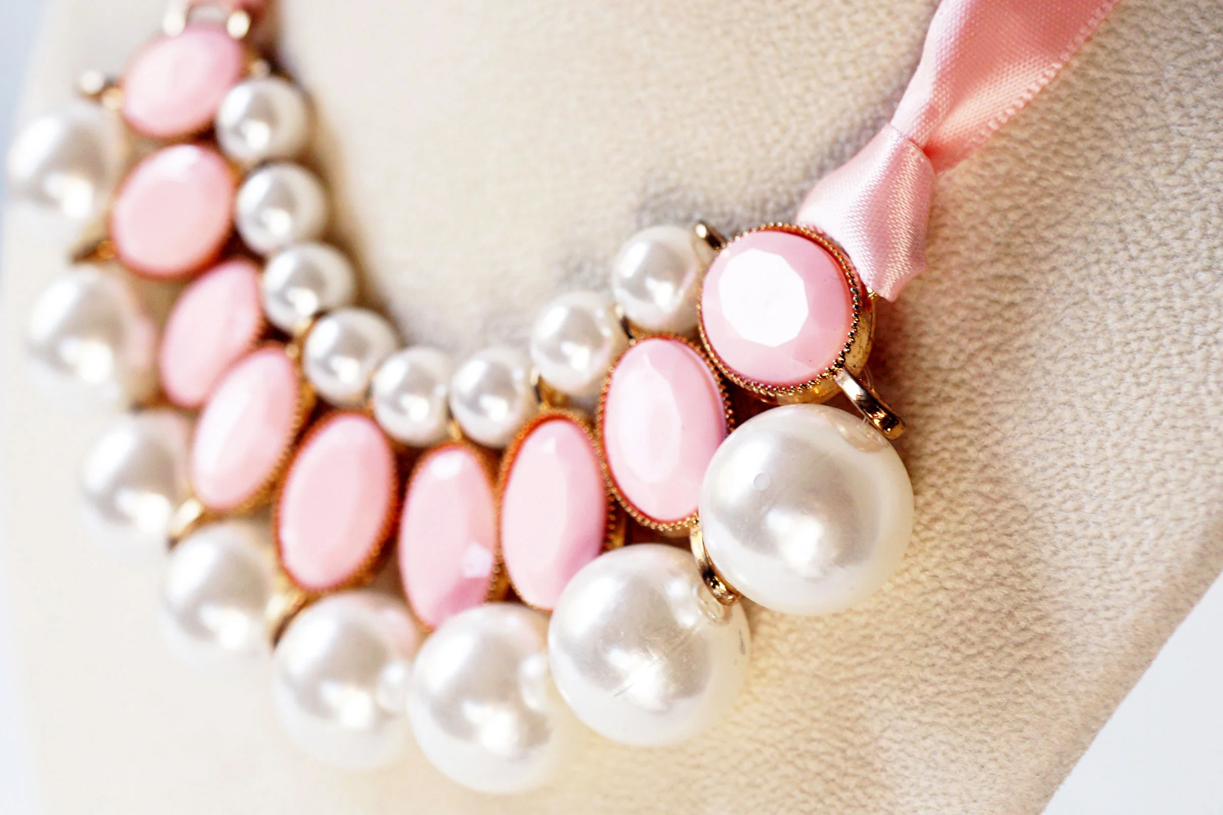 JL_BeccaPearlNecklace_Pink_D2_NLs.jpg