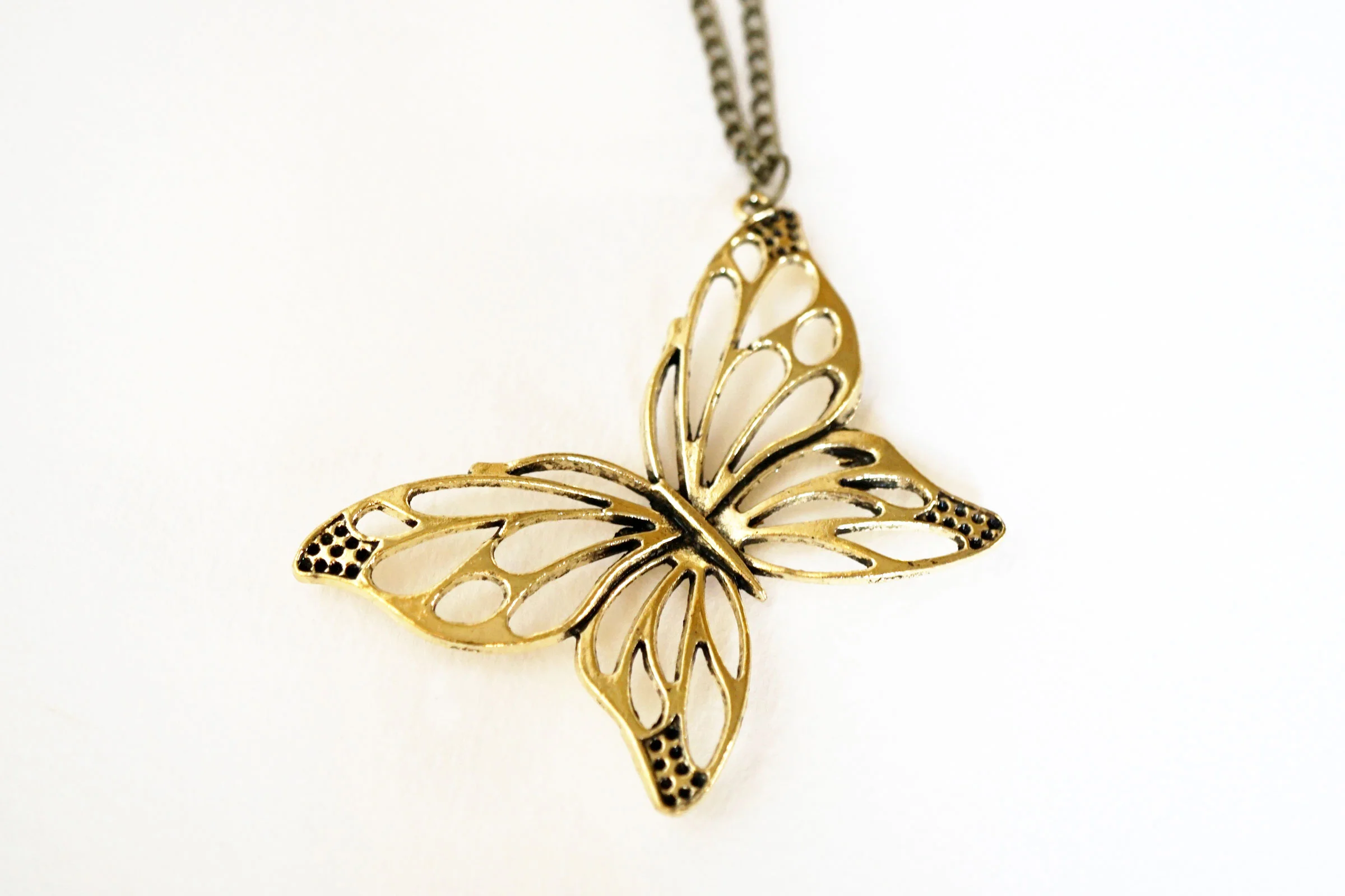JL_VintageButterflyNecklace_NLs.jpg