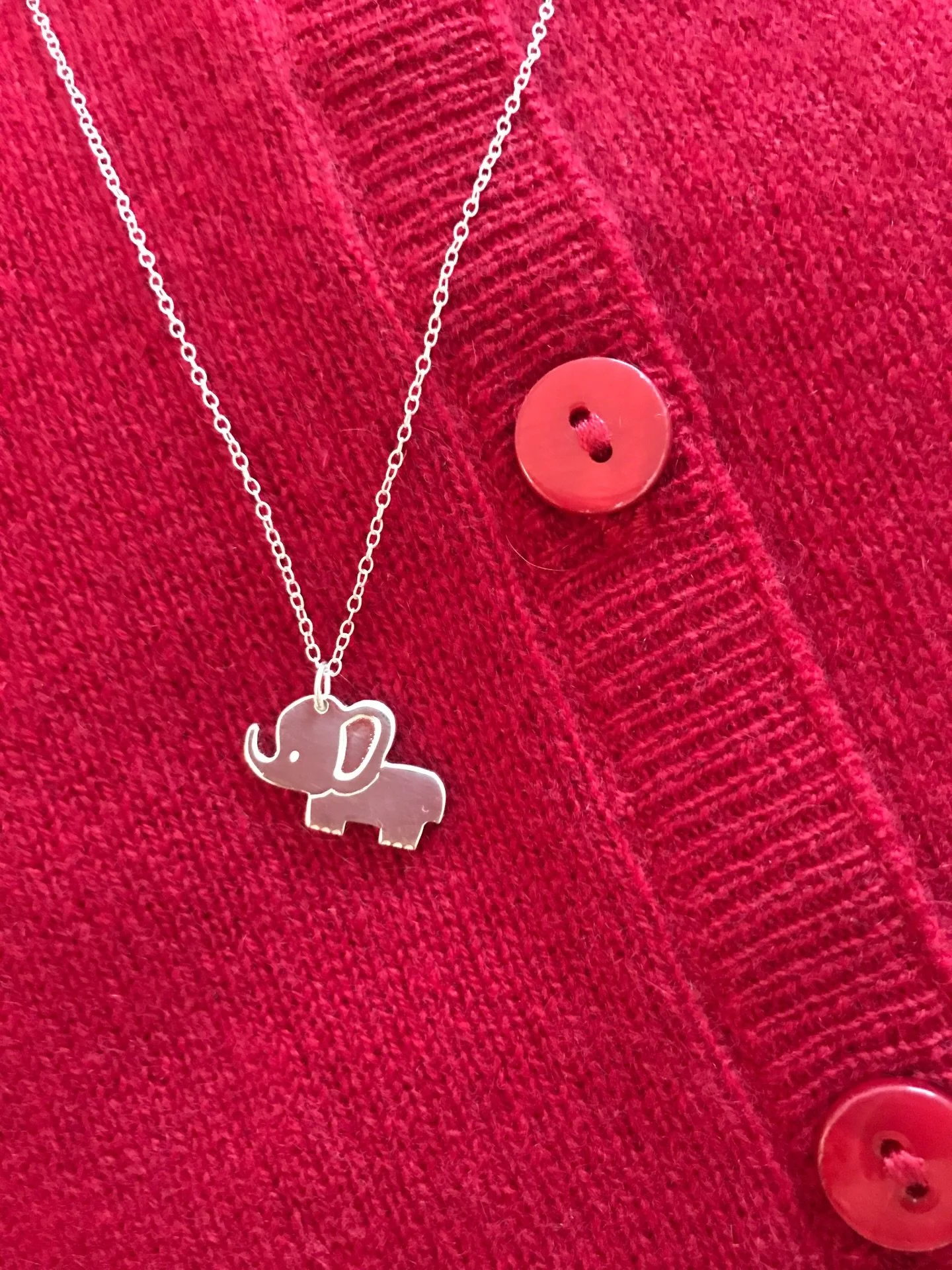 May this little elephant charm bring you pure happiness in this holiday season 🐘❤️