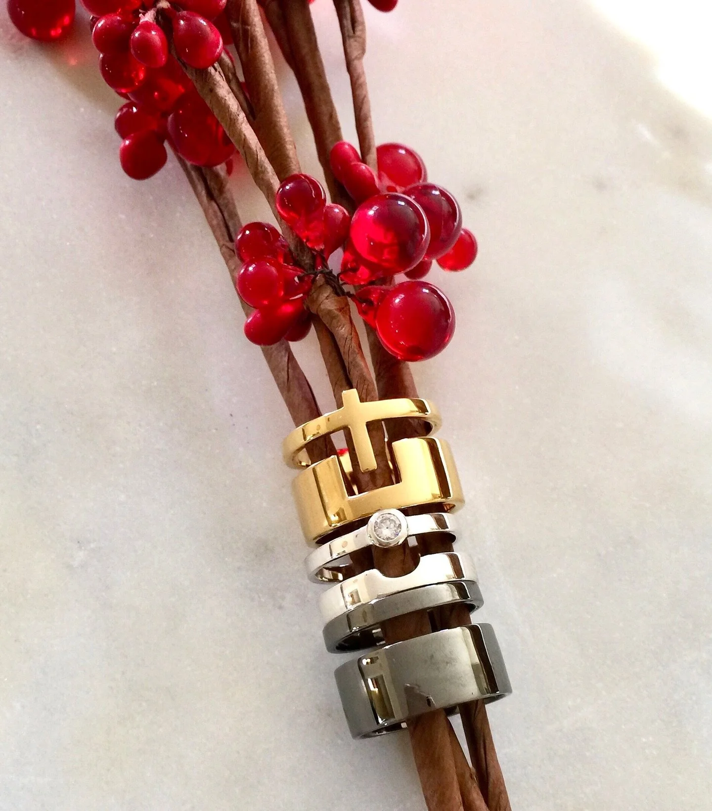 Which one is your favorite metal color, gold, silver or black? 😍