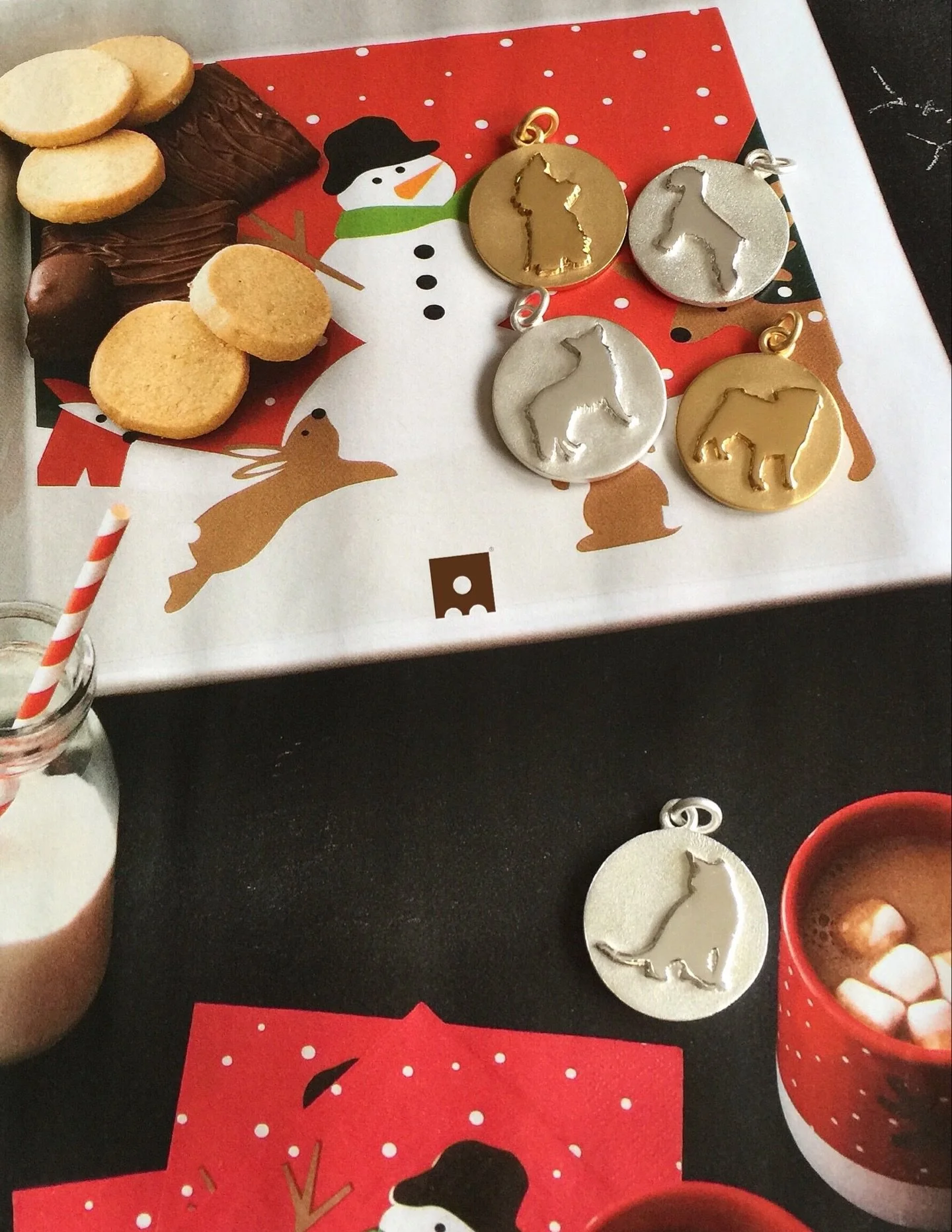 May that happy holiday feelings never go away 🥰🧡