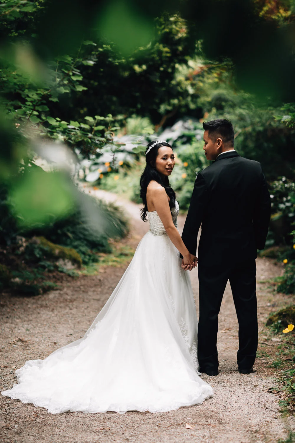 vancouver wedding photographer asian couple at stanley park