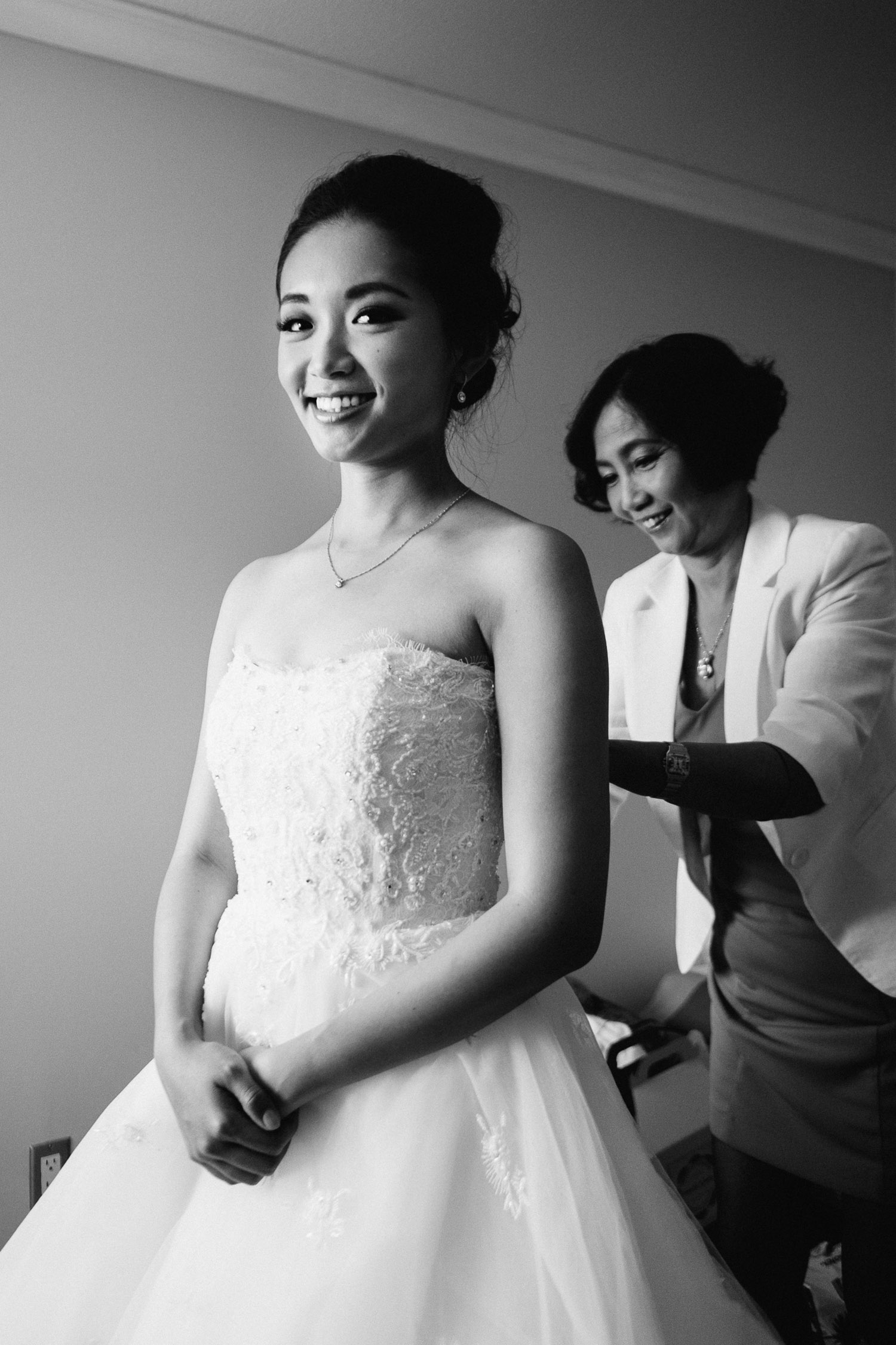 vancouver bride getting ready for wedding black and white