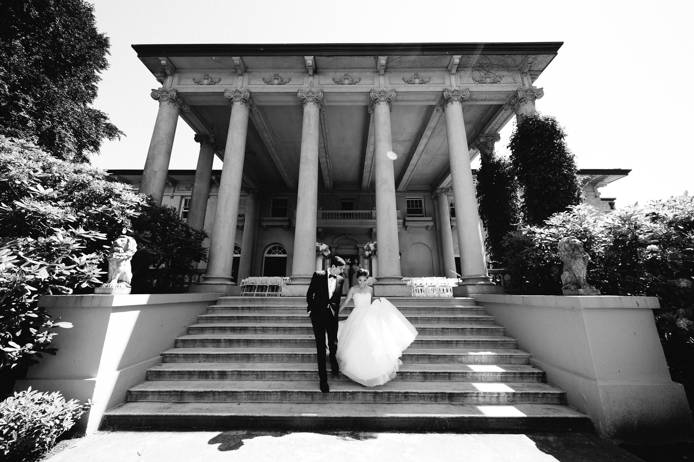 vancouver wedding photography hycroft manor bride and groom portrait black and white