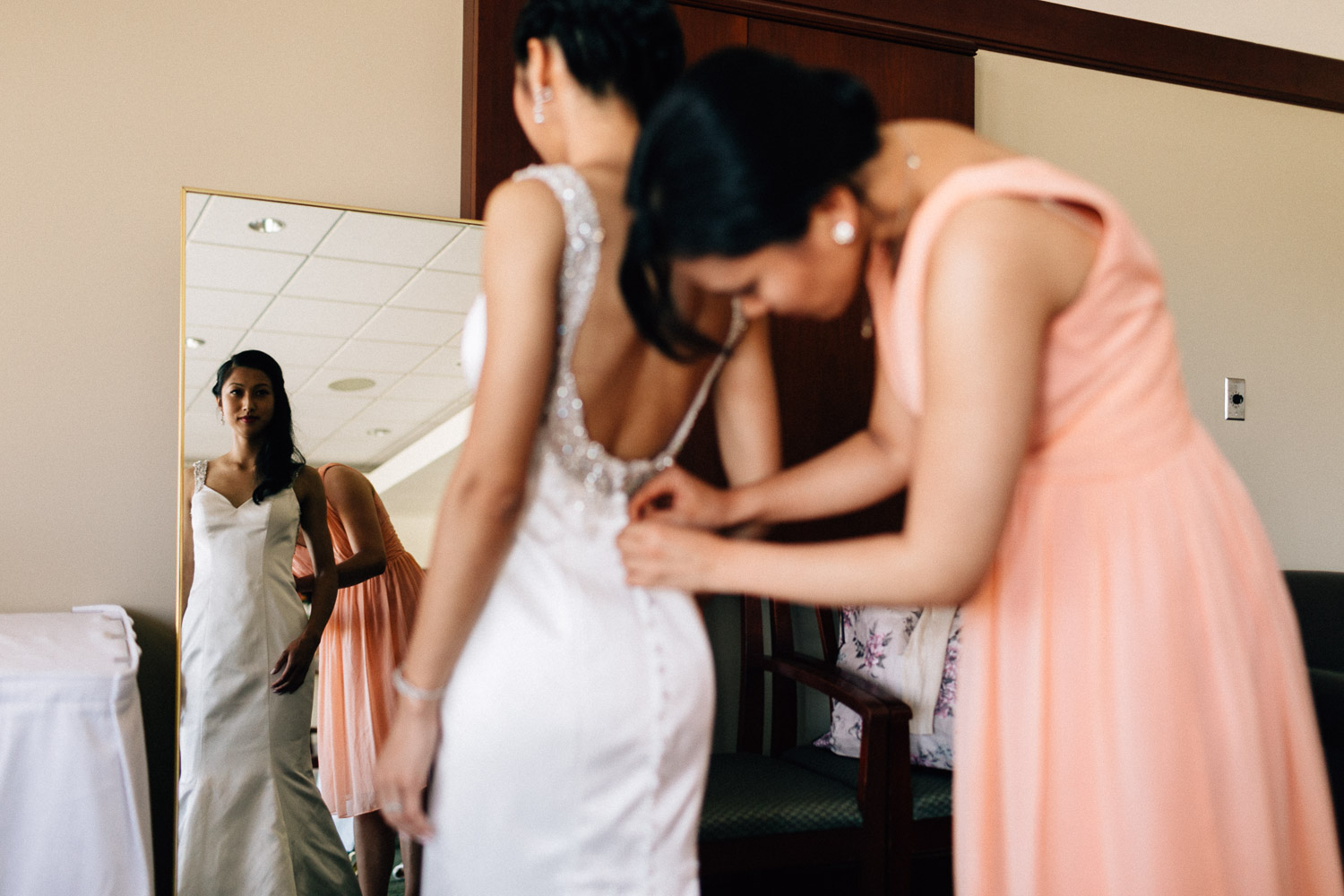 bride getting ready richmond wedding photographer quilchena golf