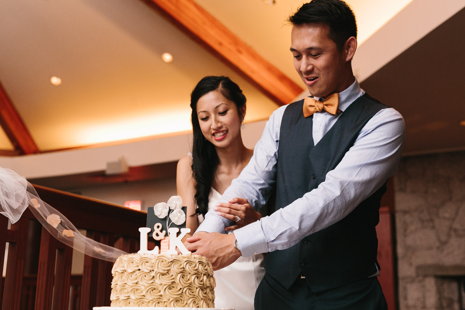 quilchena richmond wedding photographer cake cutting