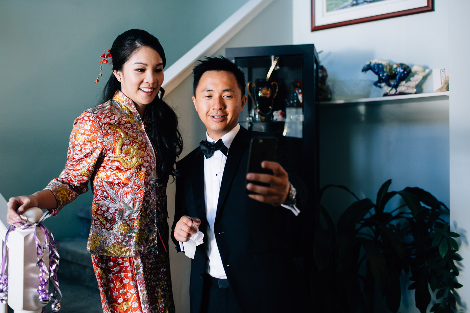 chinese bride and groom selfie