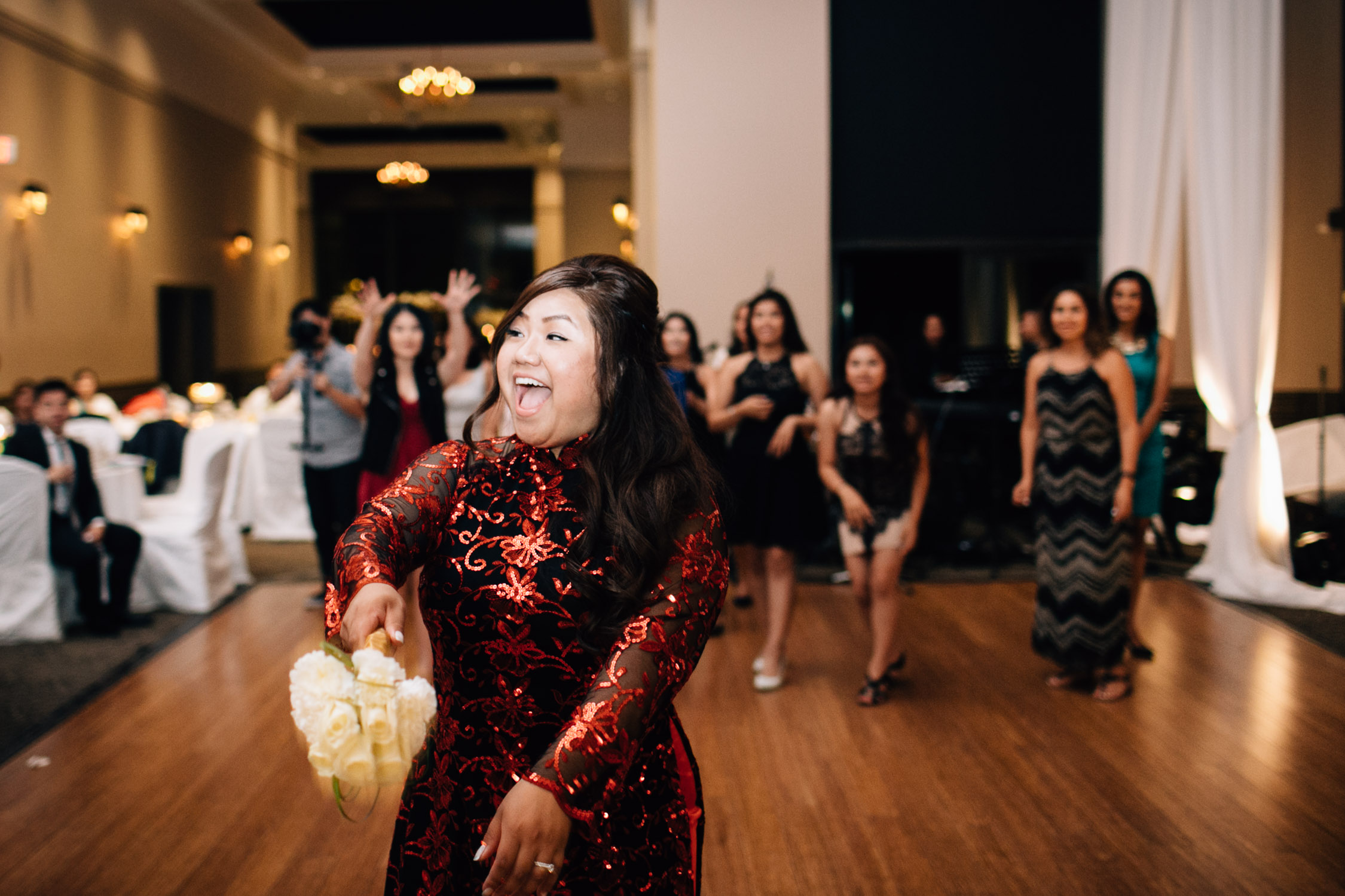 swaneset bouquet toss vietnamese wedding reception photography