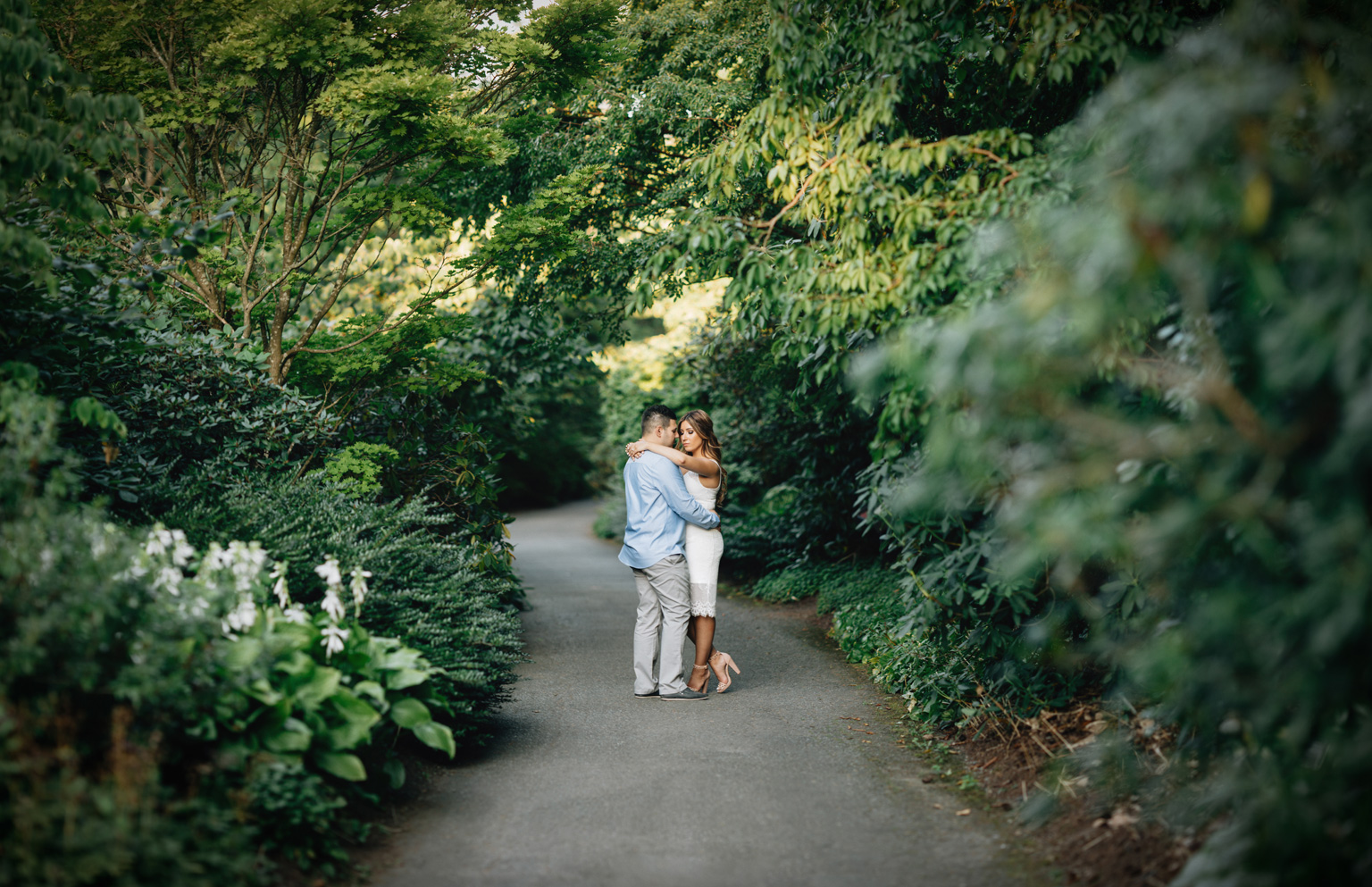 vandusen gardens engagement serbian couple