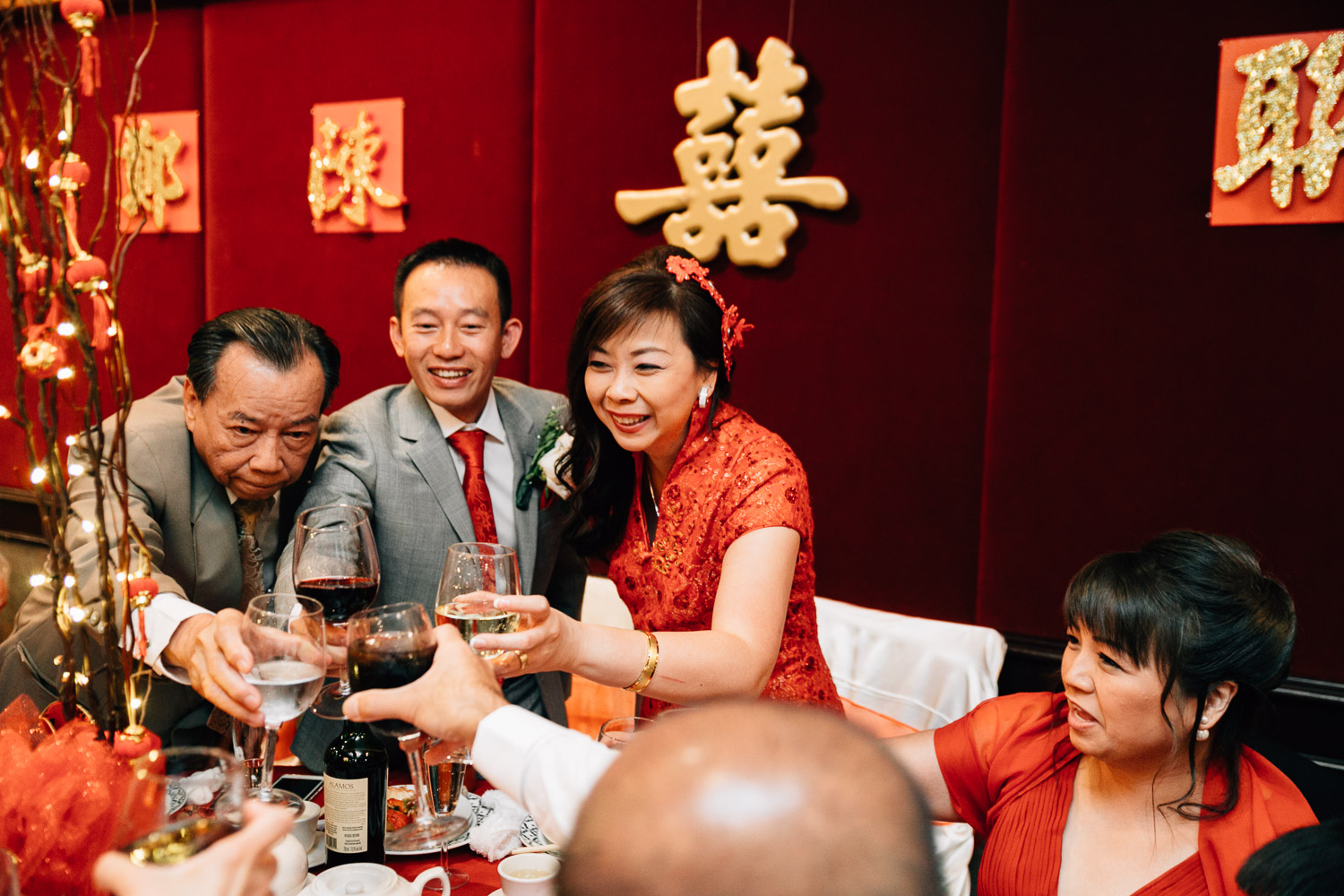 the jade seafood restaurant richmond wedding photographer reception table toasting