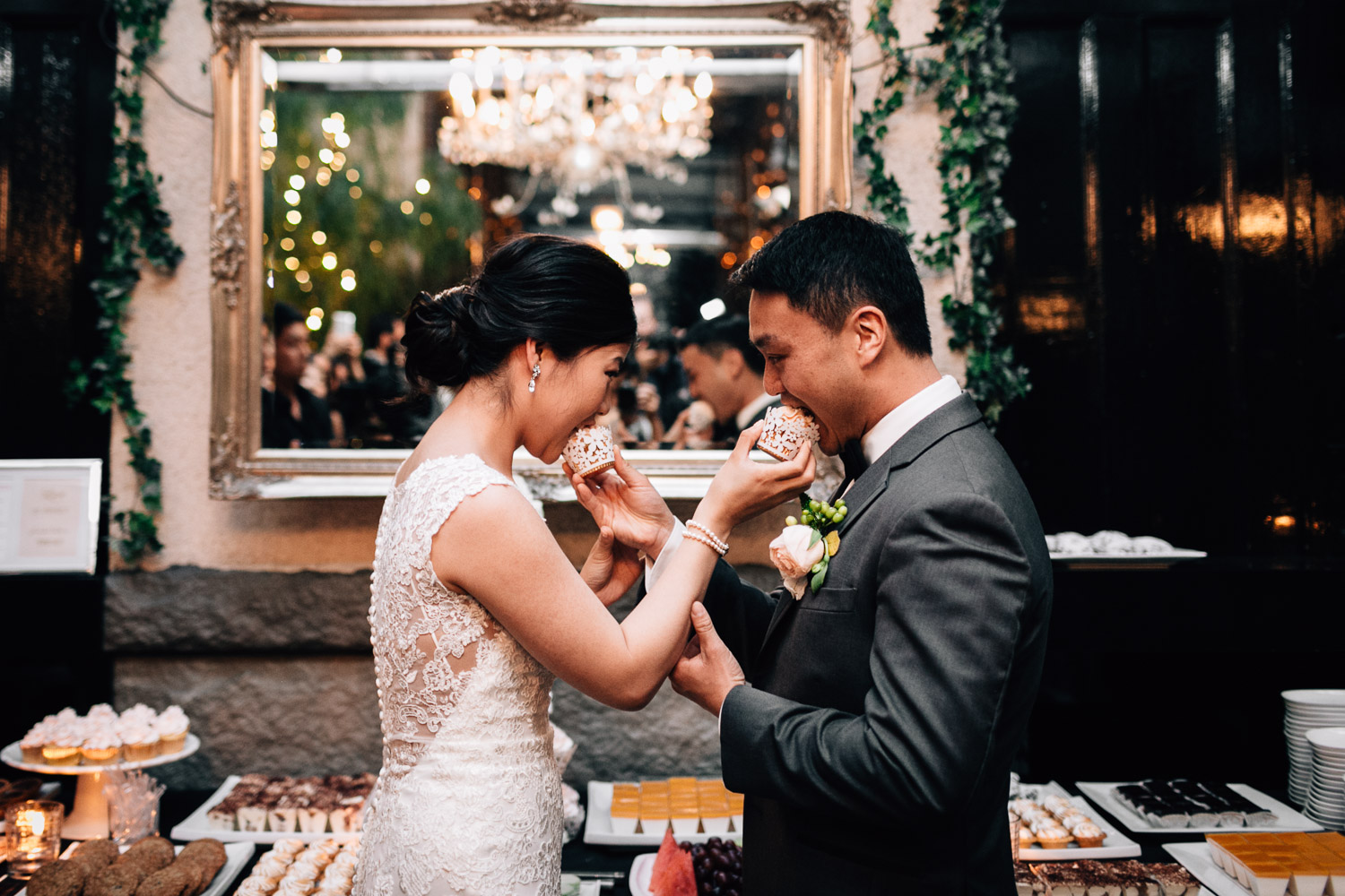 brix and mortar vancouver wedding photography cupcake cake