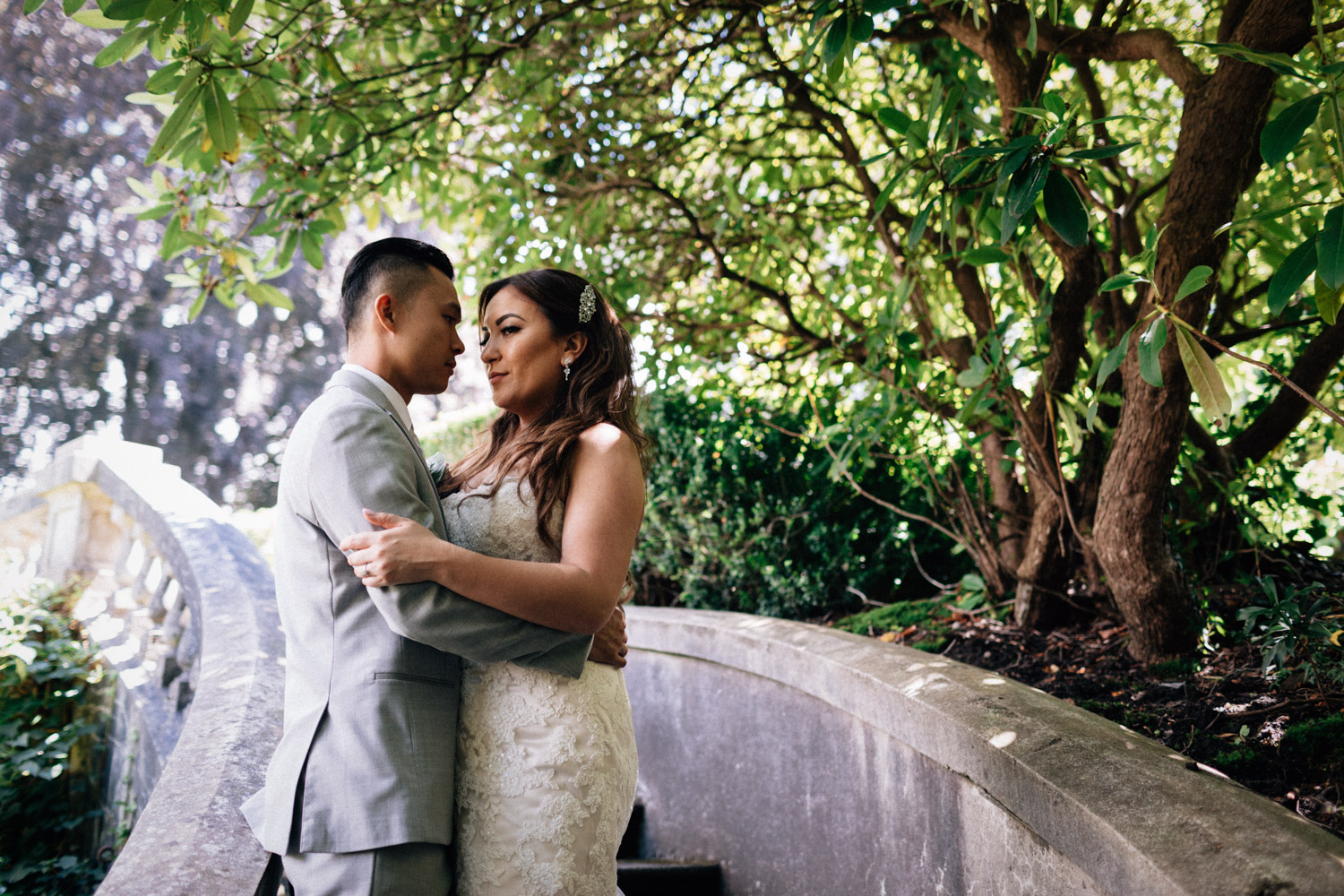vancouver wedding photographer at hycroft with bride and groom in bc