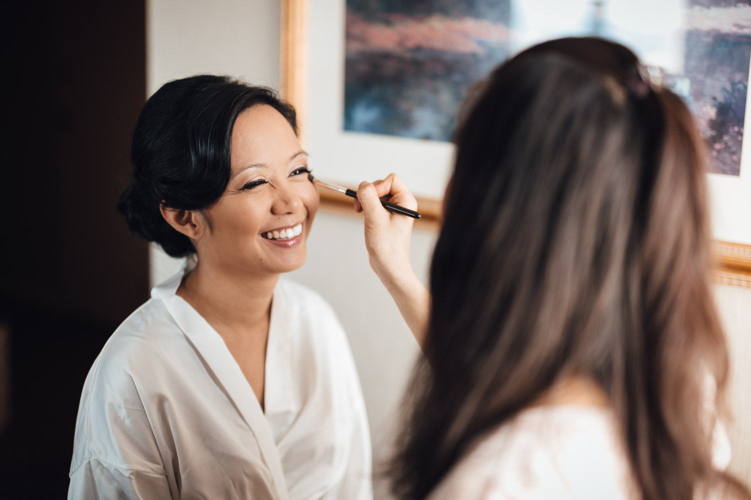vancouver wedding photography bride getting ready at holiday inn bc