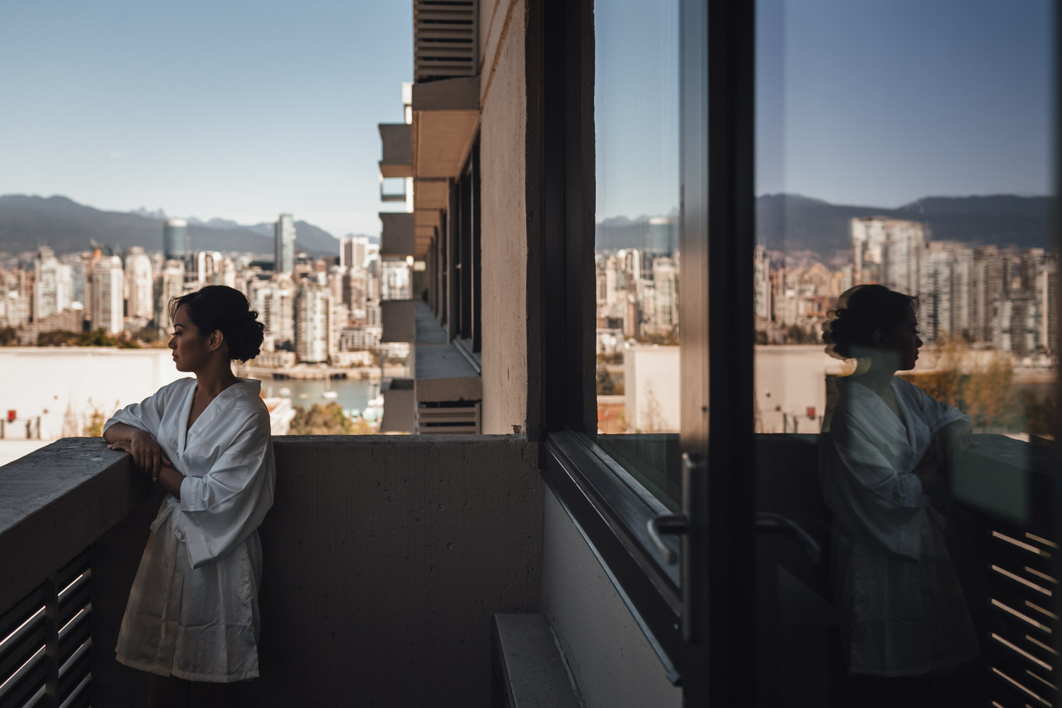 filipino bride getting ready in the morning at holiday inn west broadway vancouver bc wedding