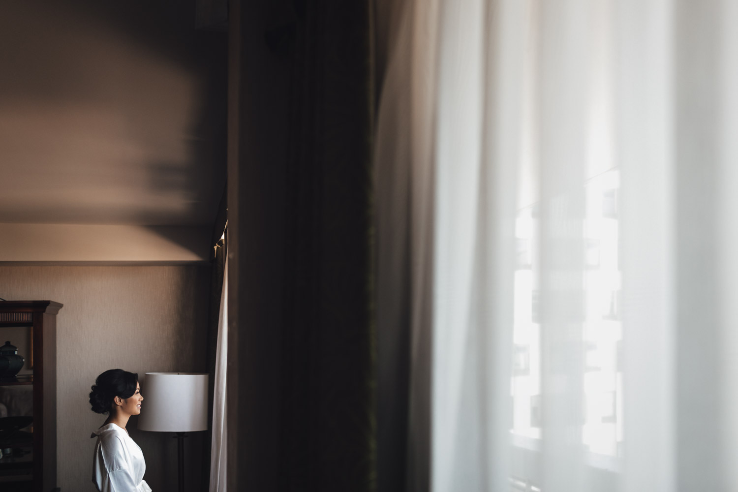 bride in silk robe getting ready for wedding in vancouver at holiday inn on west broadway
