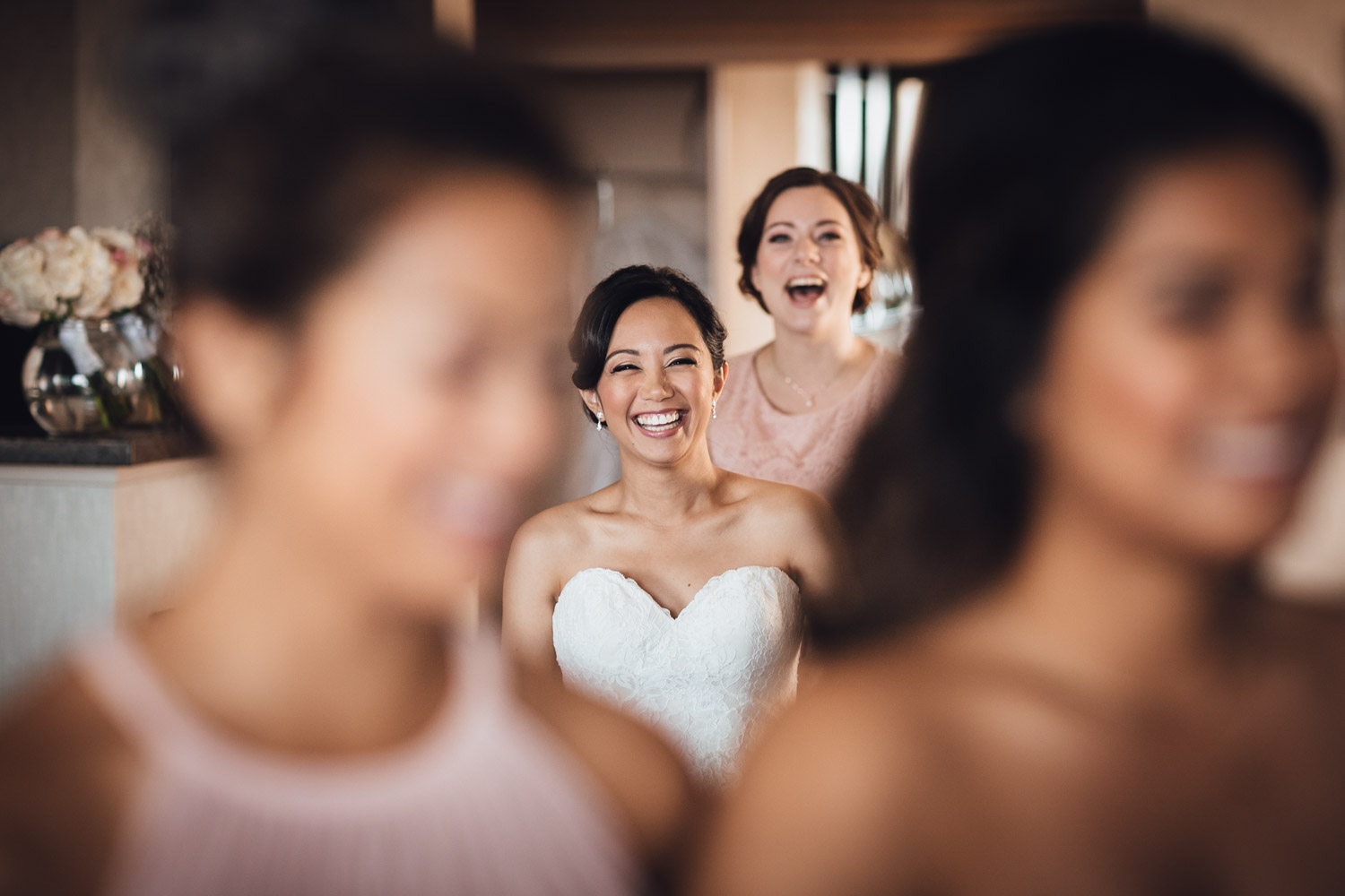 filipino bride getting ready at holiday inn in vancouver bc