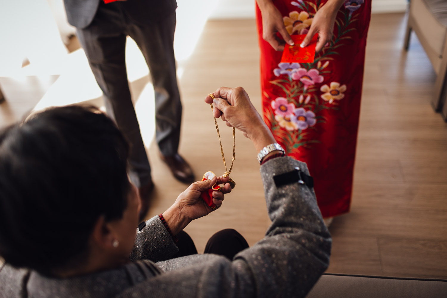 chinese tea cermeony at ubc boathouse in richmond bc wedding photographer