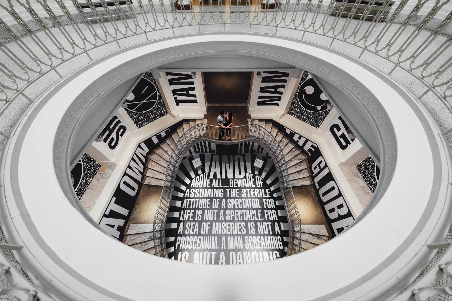 vancouver art gallery 11-24mm canon engagement photogrpahy