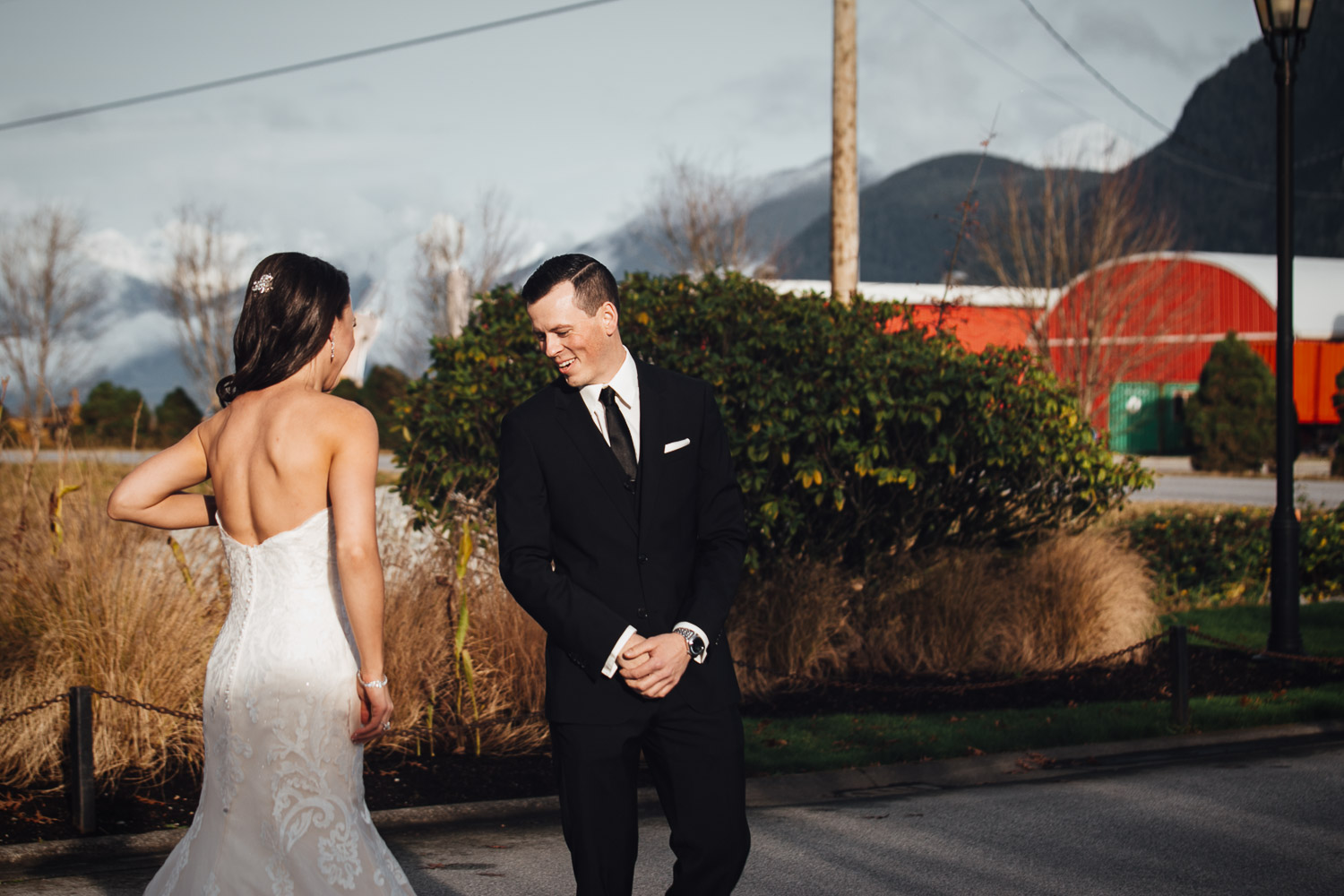 first look at swaneset pitt meadows wedding photographer