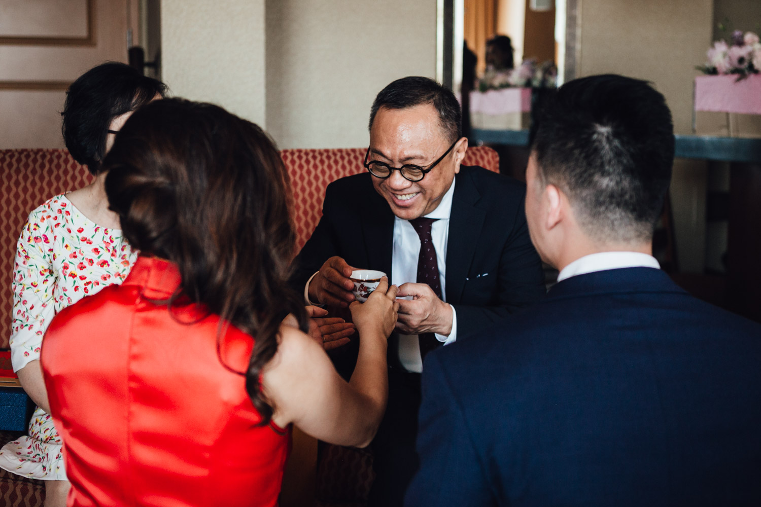 richmond wedding photographer chinese tea ceremony at river rock hotel