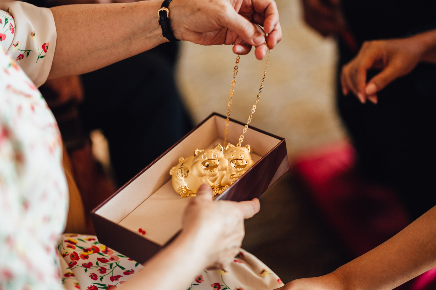 richmond wedding photographer chinese tea ceremony at river rock hotel