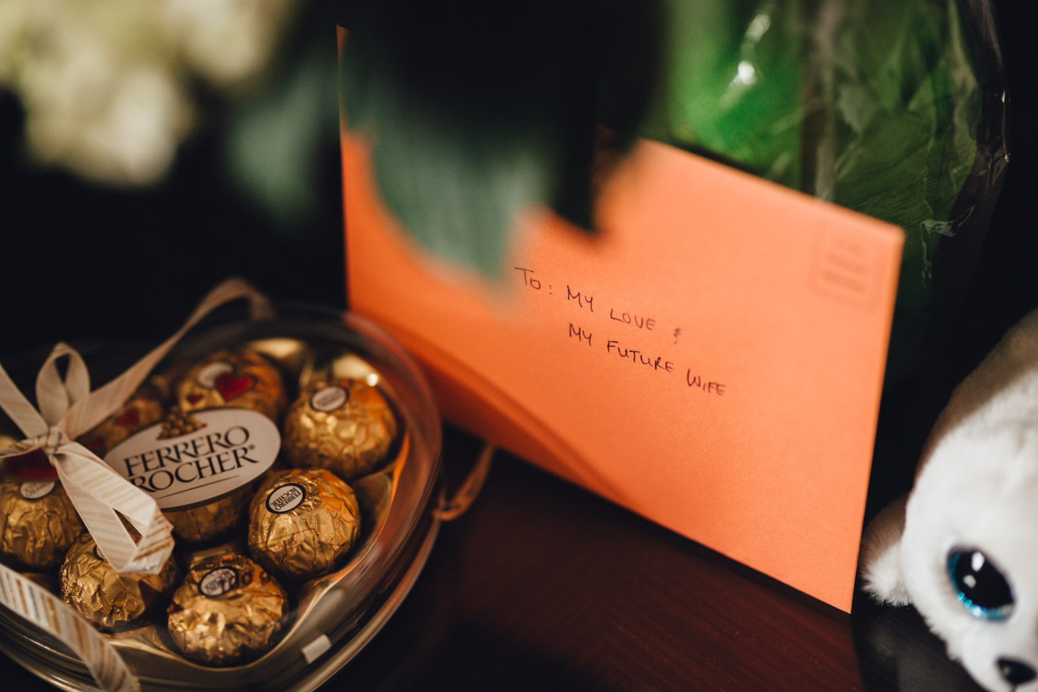 vancouver wedding photographer at rosewood hotel georgia gift