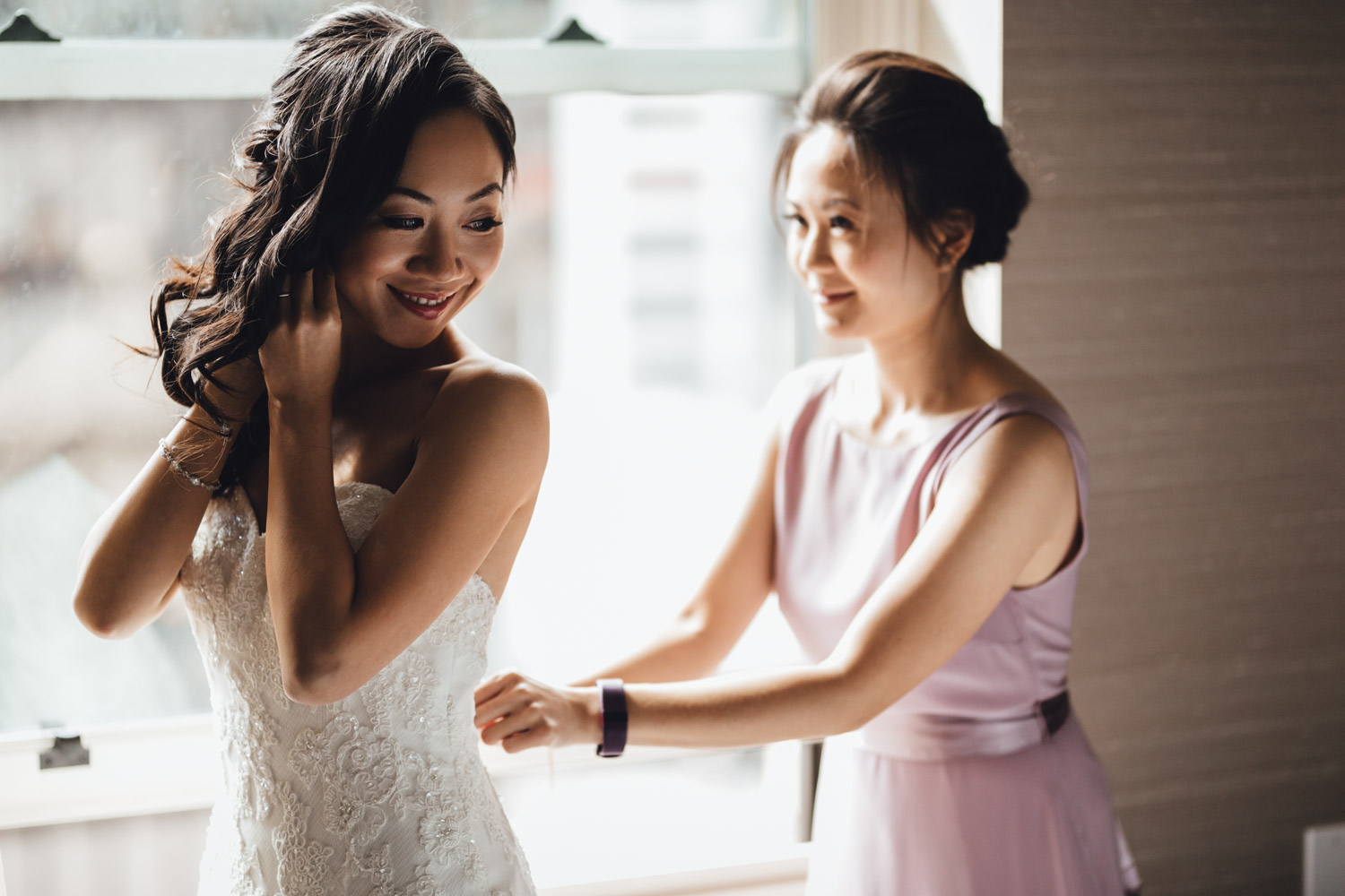 vancouver wedding photographer at rosewood hotel georgia bride and sister