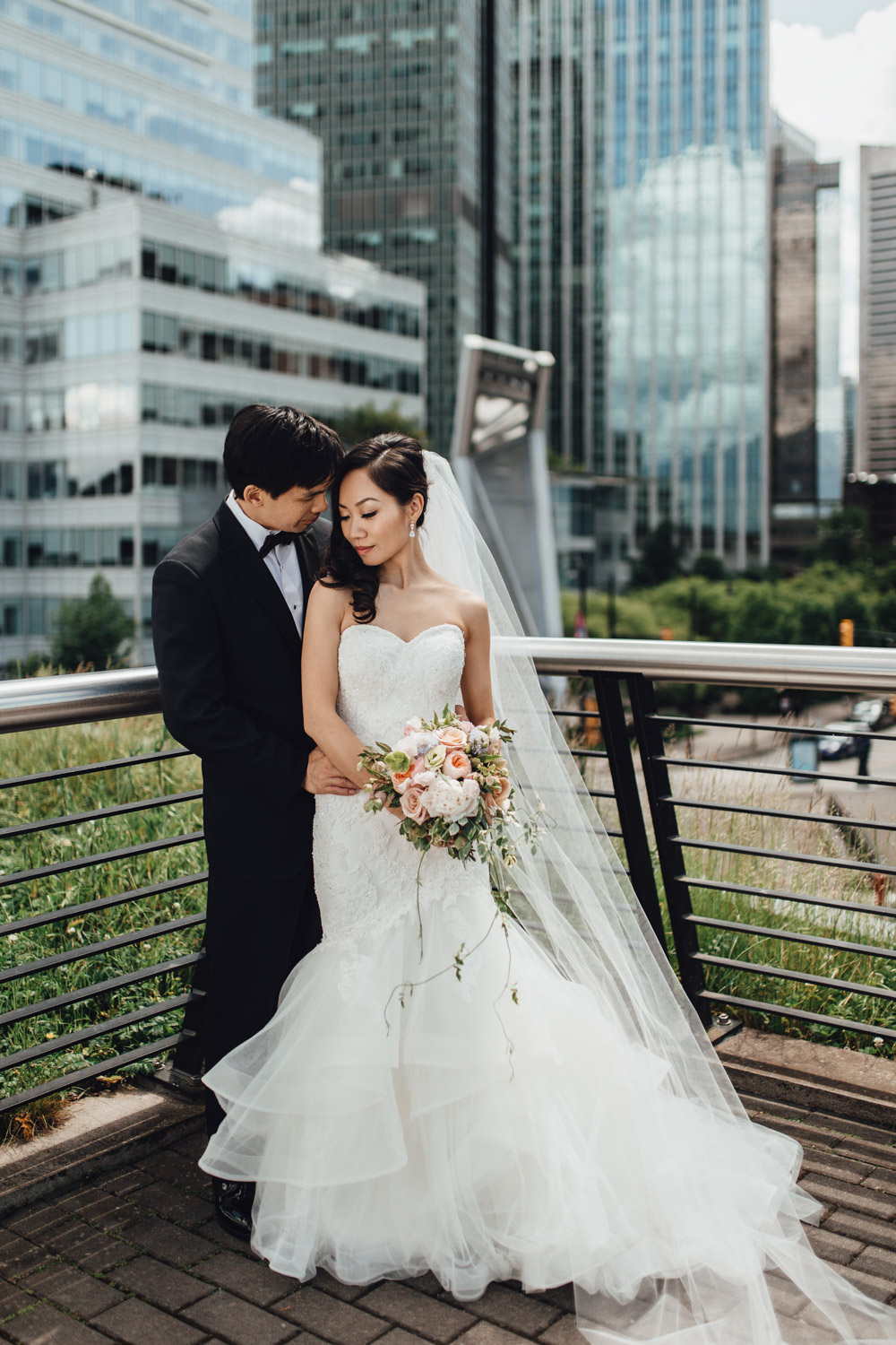 vancouver wedding photography at coal harbour bride groom portraits