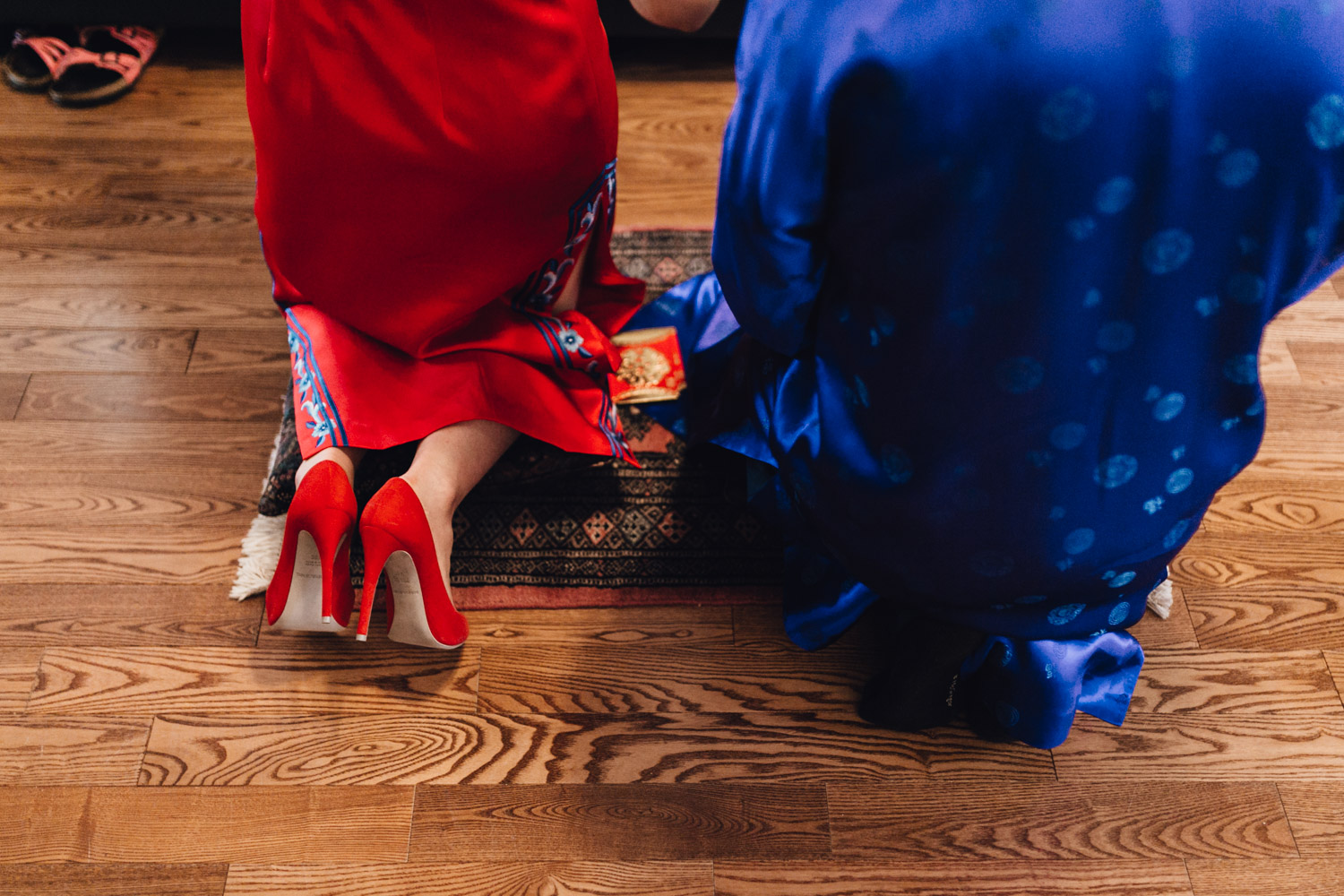chinese tea ceremony tradition wedding photography in vancouver bc