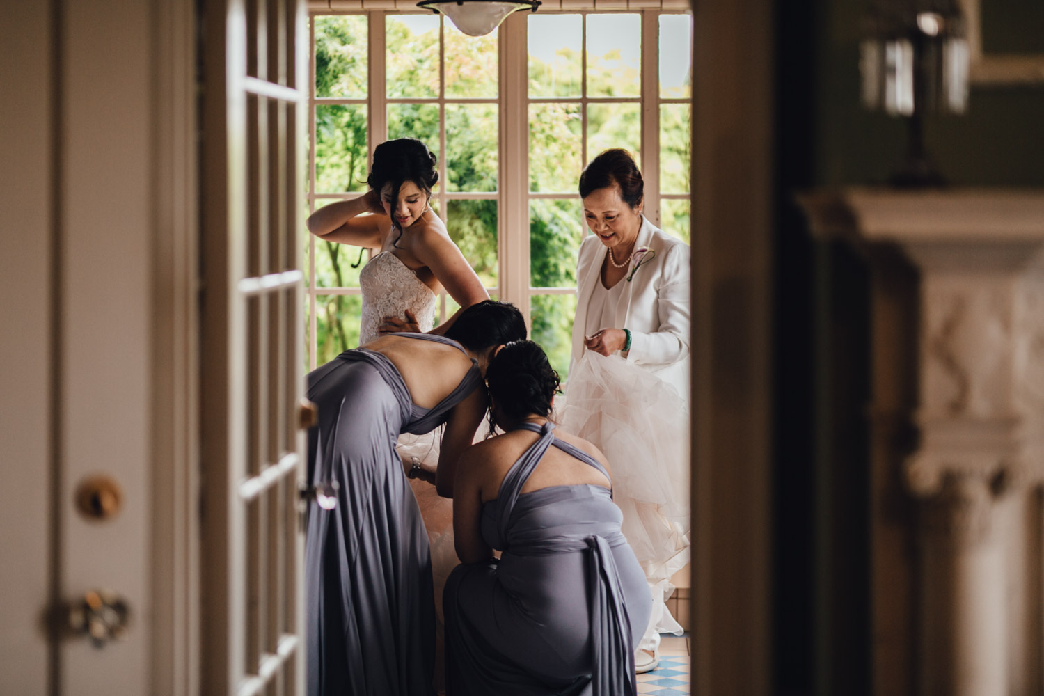 university women's club of vancouver bride getting ready