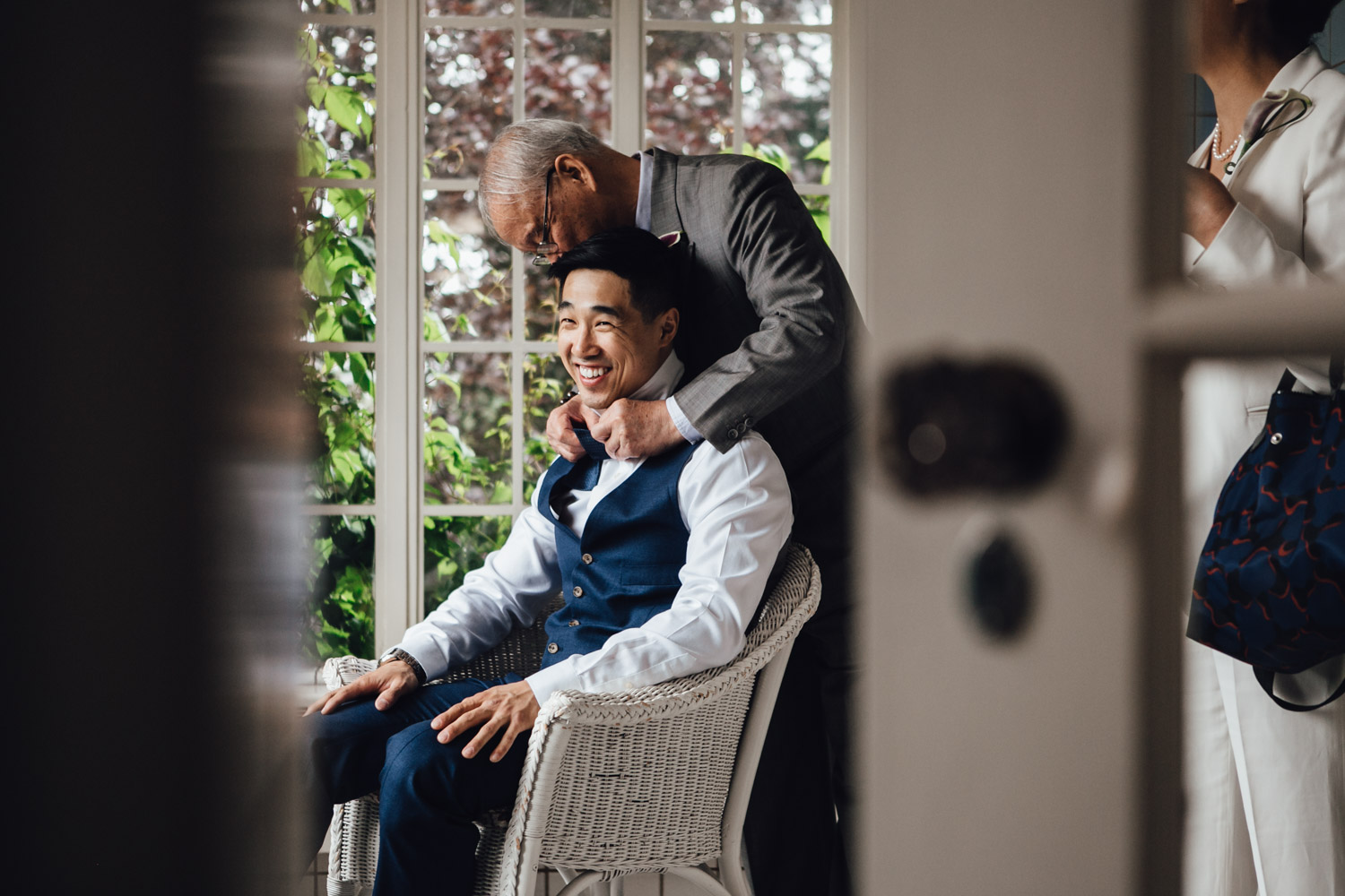 groom getting ready at university women's club of vancouver wedding photographer