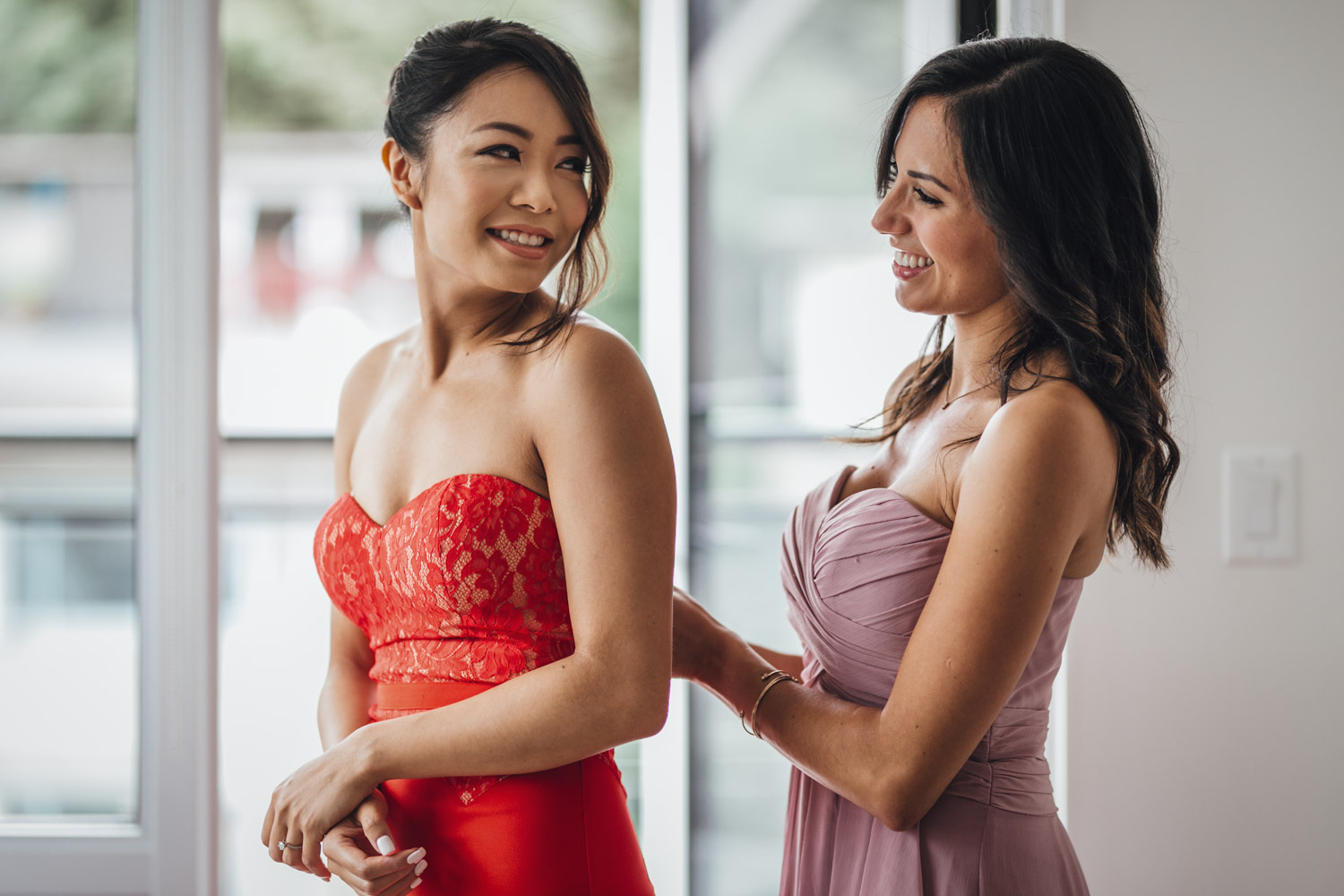 bride getting ready for wedding photography in vancouver bc
