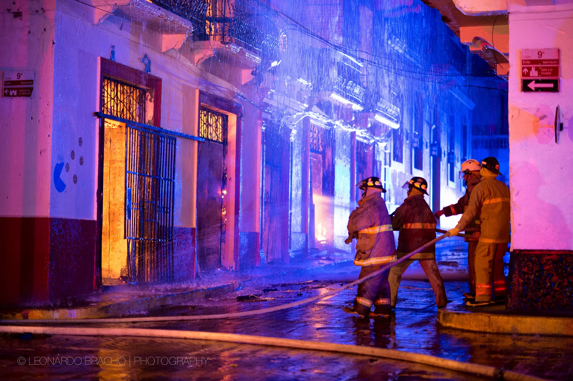 Poco a poco el fuego cede