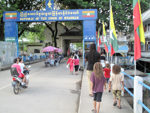 Myanmar border-1.jpg