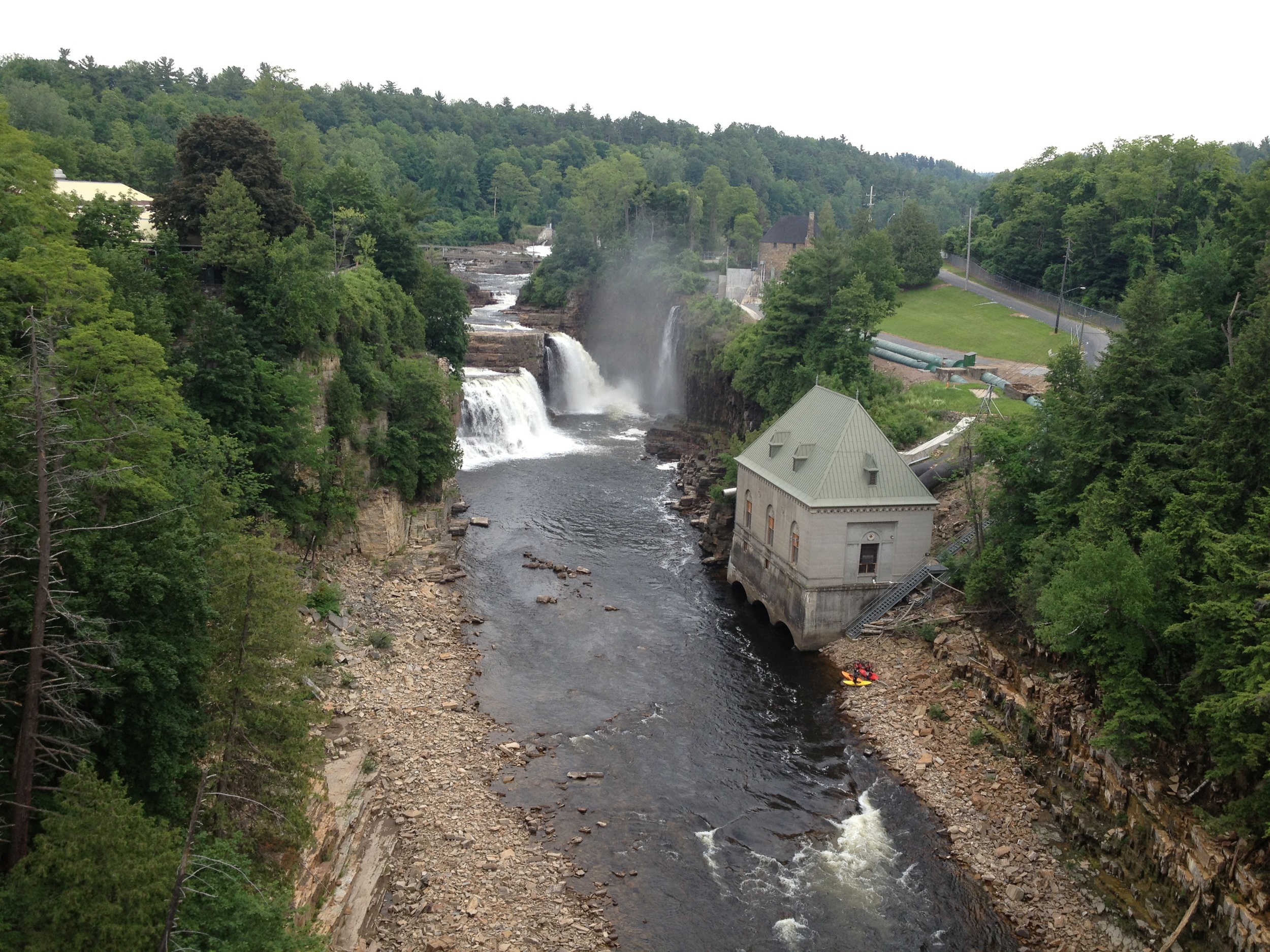  The stunning Ausable Chasm, just down the Ausable River from Keeseville. That red and yellow dot is three kayaks getting ready to lauch, and I watched them paddle upstream to the base of the falls, then take some great rapids just below the bridge. 