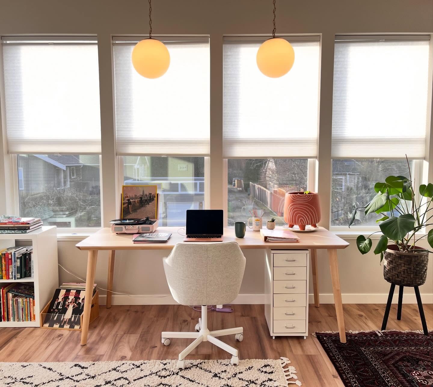 My first day of work in my brand new studio. I am elated 🤩🤩🤩 #writingstudio