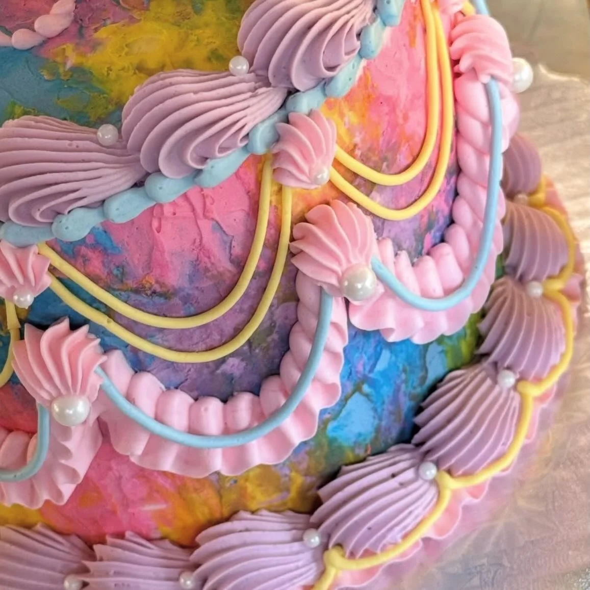 Obsessed. This is what I see when I close my eyes. Gorgeous cake and photo by @yespleasebakeshop