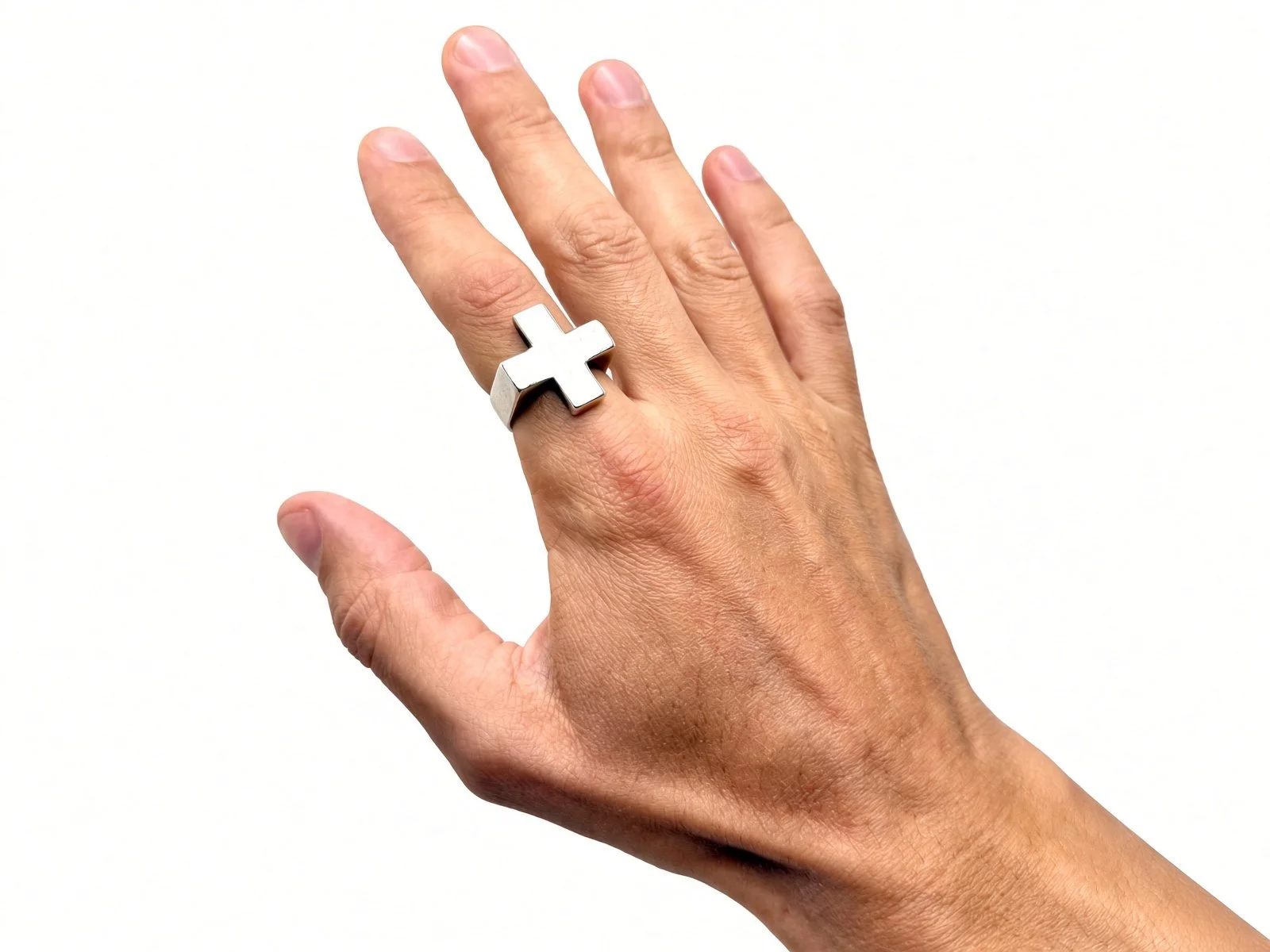 02_plus-ring_worn-open-hand.jpg