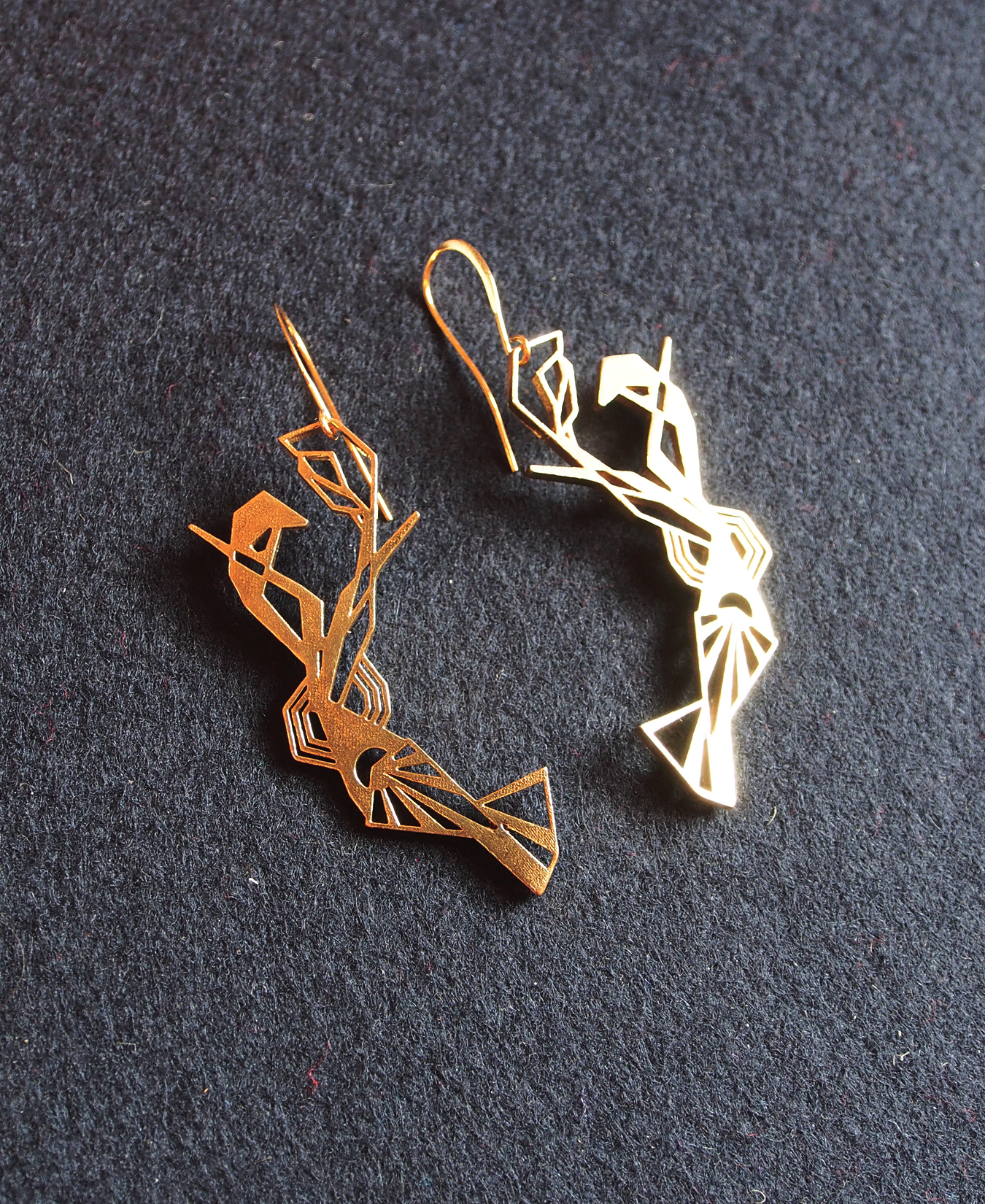 Lobstah_earrings_02_small.jpg