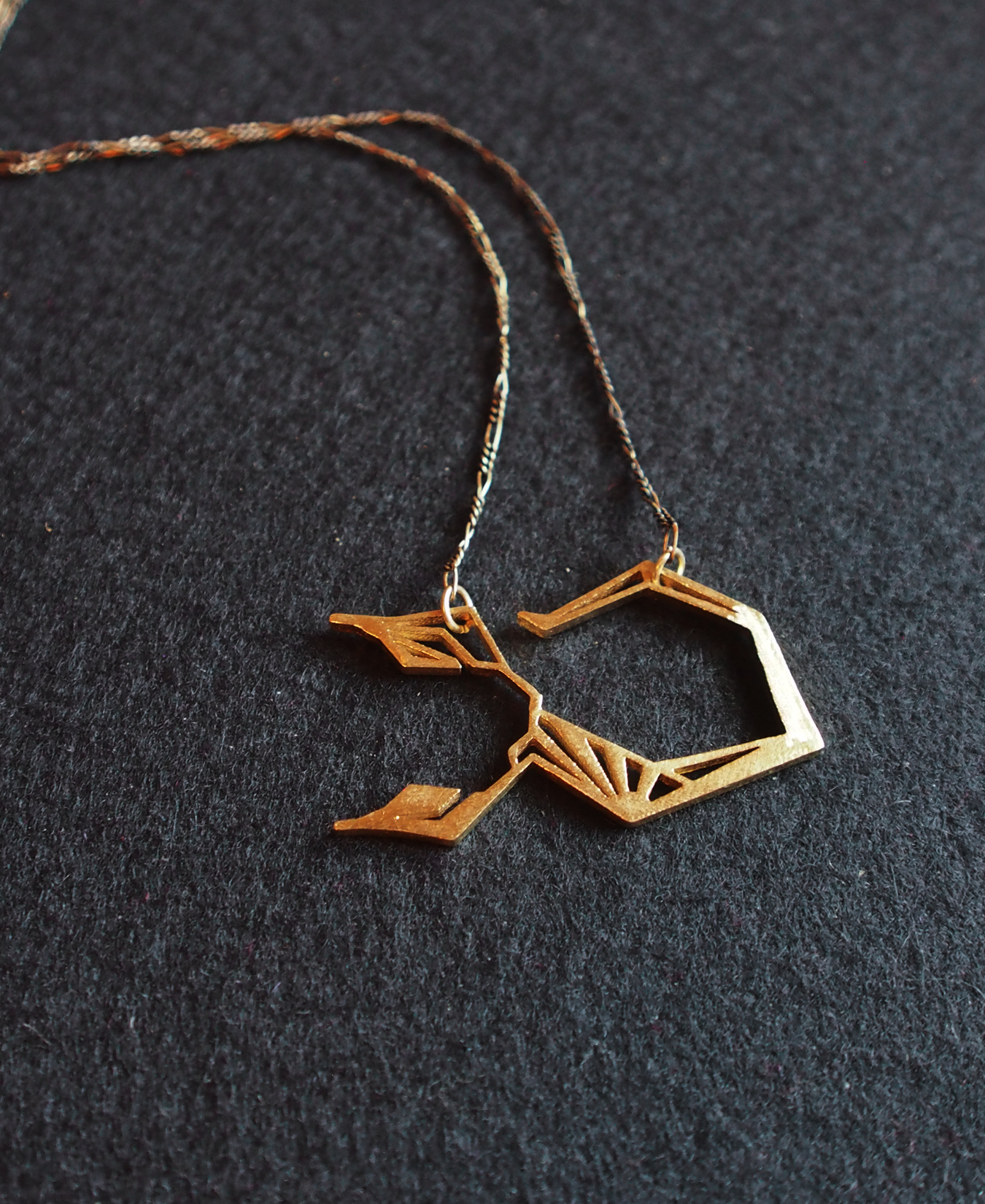 2015_0824_scorpion_necklace_03_small.jpg