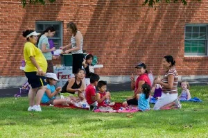 Mothers and children gather for lunch. Special lesson times are planned and executed by volunteers, including bible stories, crafts, and music. 